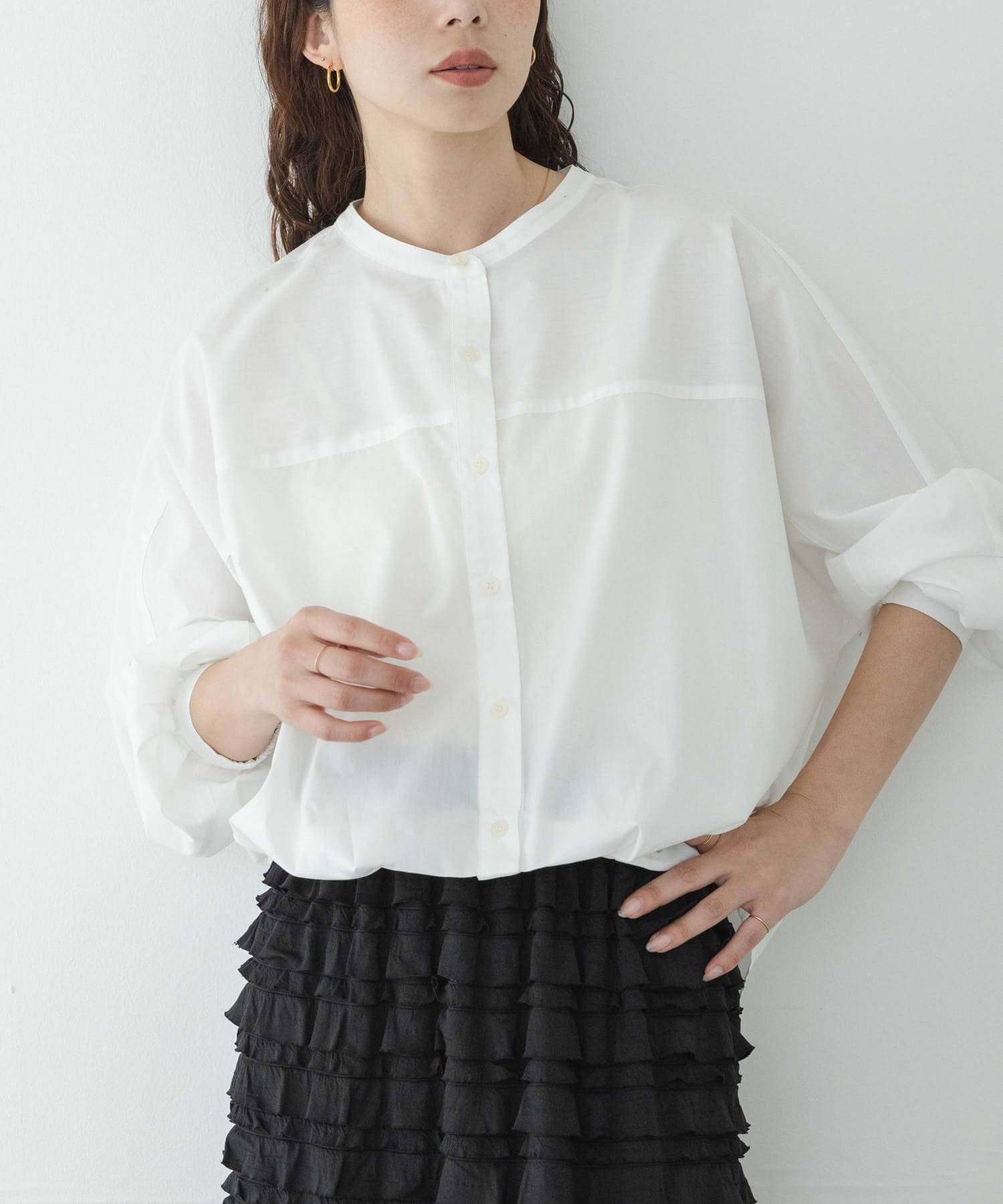 【サニーレーベル/Sonny Label / URBAN RESEARCH】の『WEB限定』フロントタックバンドカラーシャツ インテリア・キッズ・メンズ・レディースファッション・服の通販 founy(ファウニー) 　ファッション　Fashion　レディースファッション　Fashion for Women　トップス・カットソー　Cut & Sew Tops　シャツ・ブラウス・オフィスカジュアル　Elegant Blouses & Button-Ups　2026年　2026　2026春夏・S/S　Spring/Summer 2026 SS26　おすすめ　Recommended / Our Picks　バランス　Balance, Style Balance　ワイド　Wide, Wide Fit　夏　Summer　S/S・春夏　SS, Spring/Summer, Warm Season　ホワイト|ID: prp329100004984266 ipo3291000000037338006
