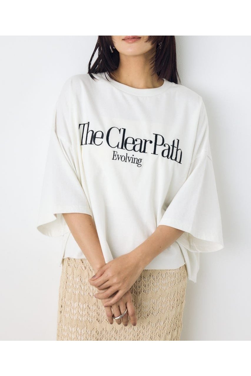 【アズール バイ マウジー/AZUL by moussy】の刺繍ロゴTシャツ インテリア・キッズ・メンズ・レディースファッション・服の通販 founy(ファウニー) 　ファッション　Fashion　レディースファッション　Fashion for Women　トップス・カットソー　Cut & Sew Tops　シャツ・ブラウス・オフィスカジュアル　Elegant Blouses & Button-Ups　ロングTシャツ・Tシャツ　Longline T-Shirts & Tees　インナー　Innerwear　カットソー　Cut and Sewn Top　カーゴパンツ　Cargo Pants, Utility Pants　シンプル　Simple, Minimal　ジャケット　Jacket, Outerwear　スラックス　Slacks, Dress Pants　デニム　Denim, Jeans Material　フロント　Front, Front Design　プリント　Print, Printed Pattern　リラックス　Relax, Relaxed Fit　おすすめ　Recommended / Our Picks　エレガント 上品　Elegant　WHT|ID: prp329100004984326 ipo3291000000037338355