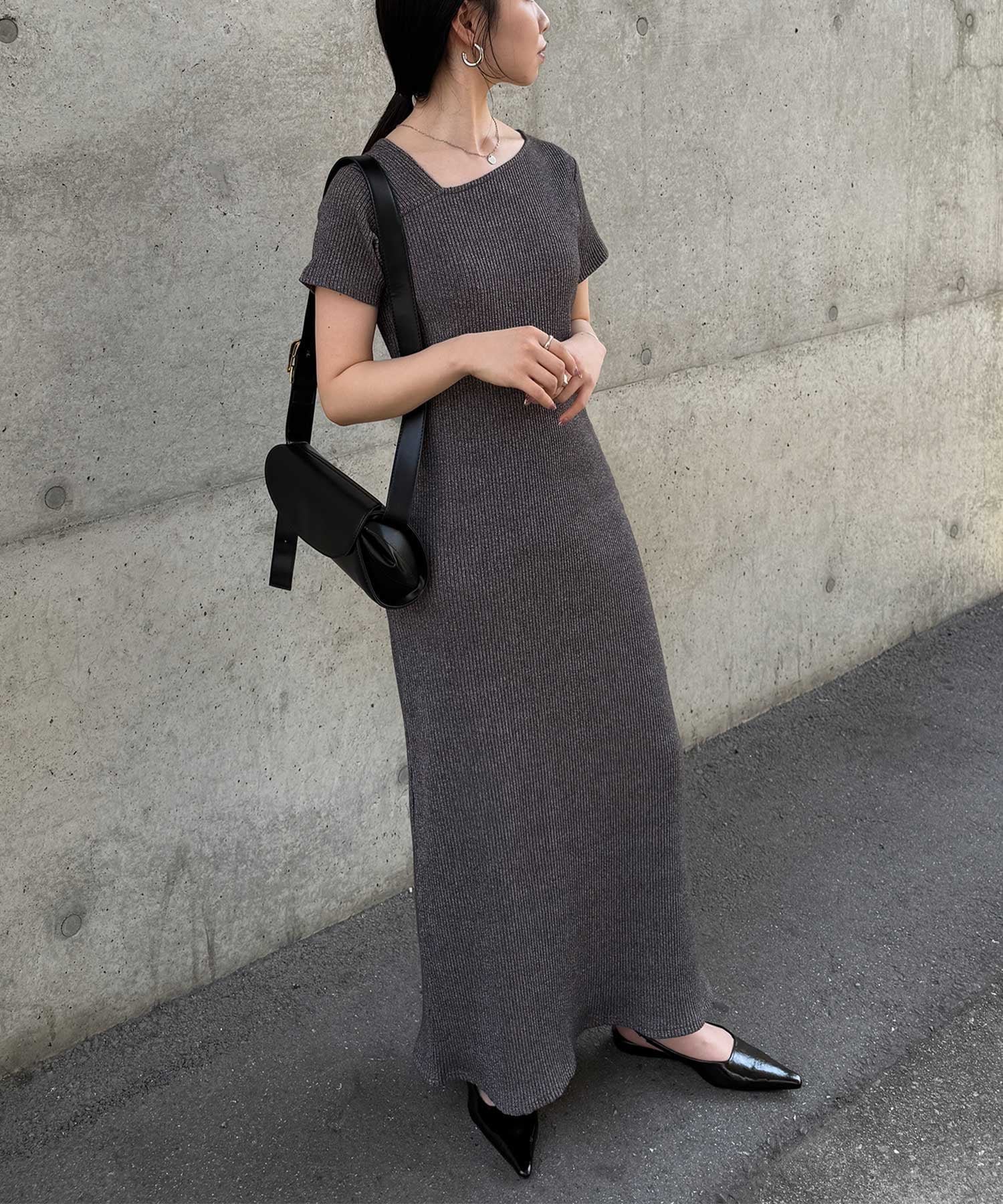 【ラナン/Ranan】のRanan/アシメネックハーフスリーブリブワンピース インテリア・キッズ・メンズ・レディースファッション・服の通販 founy(ファウニー) 　ファッション　Fashion　レディースファッション　Fashion for Women　ワンピース　Dresses　カットソー　Cut and Sewn Top　スニーカー　Sneakers, Trainers　スリット　Slit, Slit Detail　デコルテ　Décolleté, Neckline　長袖　Long Sleeve, Full Sleeve　フィット　Fit, Slim Fit　ポケット　Pocket, Pocket Detail　リラックス　Relax, Relaxed Fit　ロング　Long, Long-Length　楽ちん　Easy Fit, Comfortable　再入荷　Restock / Back in Stock　おすすめ　Recommended / Our Picks　夏　Summer　2026年　2026　2026春夏・S/S　Spring/Summer 2026 SS26　チャコール|ID: prp329100004984441 ipo3291000000037338825