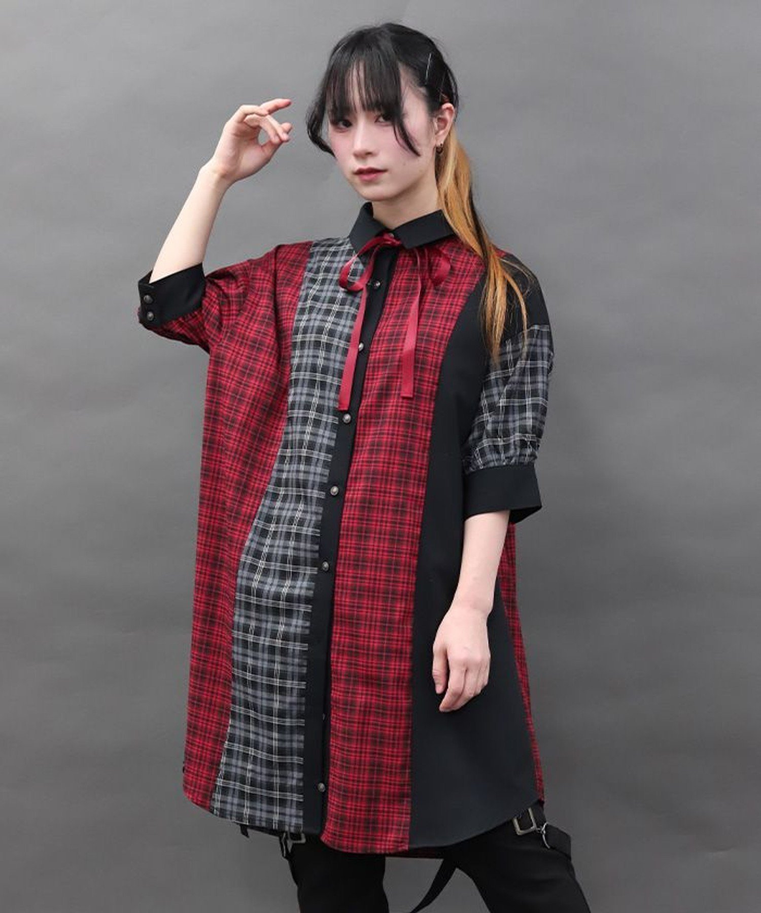 【アクシーズファム/axes femme】のチェックバイカラーシャツワンピース インテリア・キッズ・メンズ・レディースファッション・服の通販 founy(ファウニー) 　ファッション　Fashion　レディースファッション　Fashion for Women　ワンピース　Dresses　シャツワンピース / 1枚で着映えコーデ　Shirt Dresses　おすすめ　Recommended / Our Picks　チェック　Check, Plaid, Tartan　ビッグ　Big, Oversized　フィット　Fit, Slim Fit　フレア　Flare, Flared　リボン　Ribbon, Bow　無地　Plain, Solid Color　赤|ID: prp329100004984465 ipo3291000000037338923