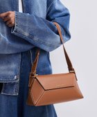 【チャールズ アンド キース/CHARLES & KEITH】のNasrin ナスリン ジオメトリックショルダーバッグ 大人の最旬トレンドファッション＆コーディネート founy(ファウニー) ファッション Fashion レディースファッション Fashion for Women バッグ Bags シルバー Silver, Metallic Silver マグネット Magnet, Magnetic Closure 財布 Wallet, Purse thumbnail Chocolate|ID: prp329100004984474 ipo3291000000037338967