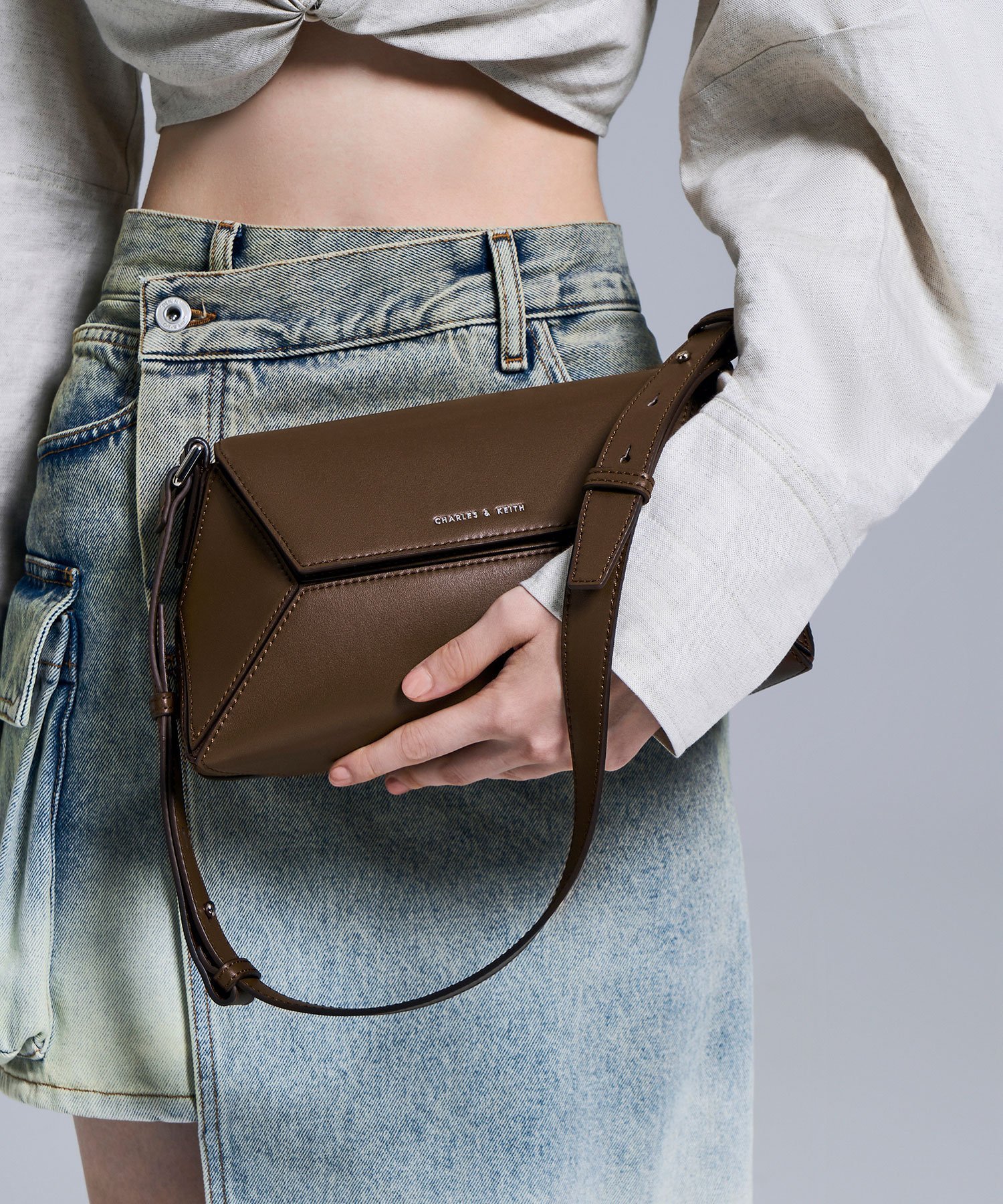 【チャールズ アンド キース/CHARLES & KEITH】のNasrin ナスリン ジオメトリックショルダーバッグ インテリア・キッズ・メンズ・レディースファッション・服の通販 founy(ファウニー) 　ファッション　Fashion　レディースファッション　Fashion for Women　バッグ　Bags　シルバー　Silver, Metallic Silver　マグネット　Magnet, Magnetic Closure　財布　Wallet, Purse　DarkBrown|ID: prp329100004984474 ipo3291000000037338969