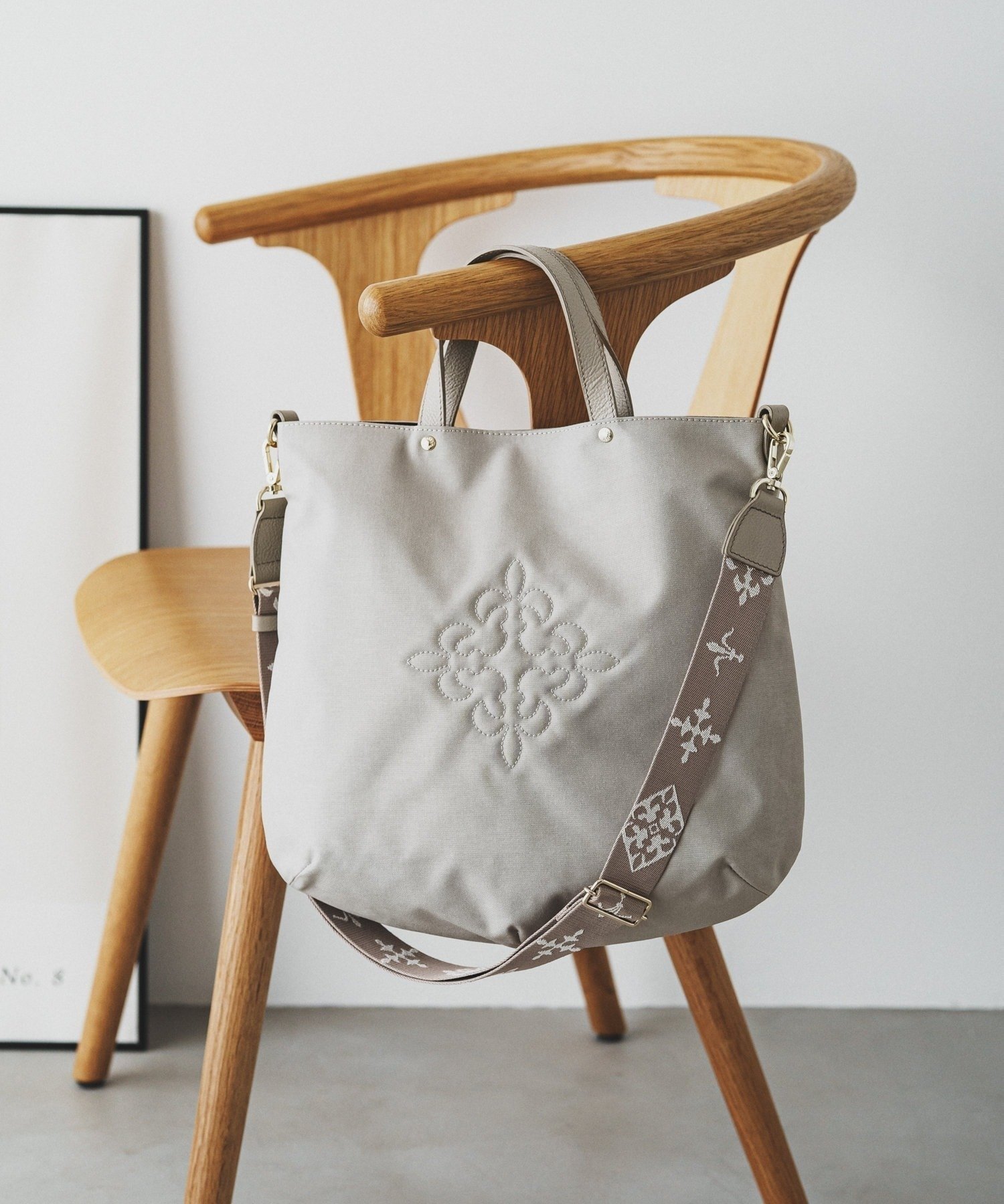 【ラシット/russet】のスリム2WAYトートバッグ ナイロン インテリア・キッズ・メンズ・レディースファッション・服の通販 founy(ファウニー) 　ファッション　Fashion　レディースファッション　Fashion for Women　バッグ　Bags　エレガント 上品　Elegant　ショルダー　Shoulder, Shoulder Strap　シルバー　Silver, Metallic Silver　シンプル　Simple, Minimal　スリム　Slim, Slim Fit　定番　Standard, Basic Item　人気　Popular, Best Seller　バランス　Balance, Style Balance　フォルム　Silhouette, Form　ポケット　Pocket, Pocket Detail　モチーフ　Motif, Design Theme　日本製　Made In Japan　ビジネス 仕事 通勤　Business / Work / Commuting　グレージュ|ID: prp329100004984485 ipo3291000000037339052