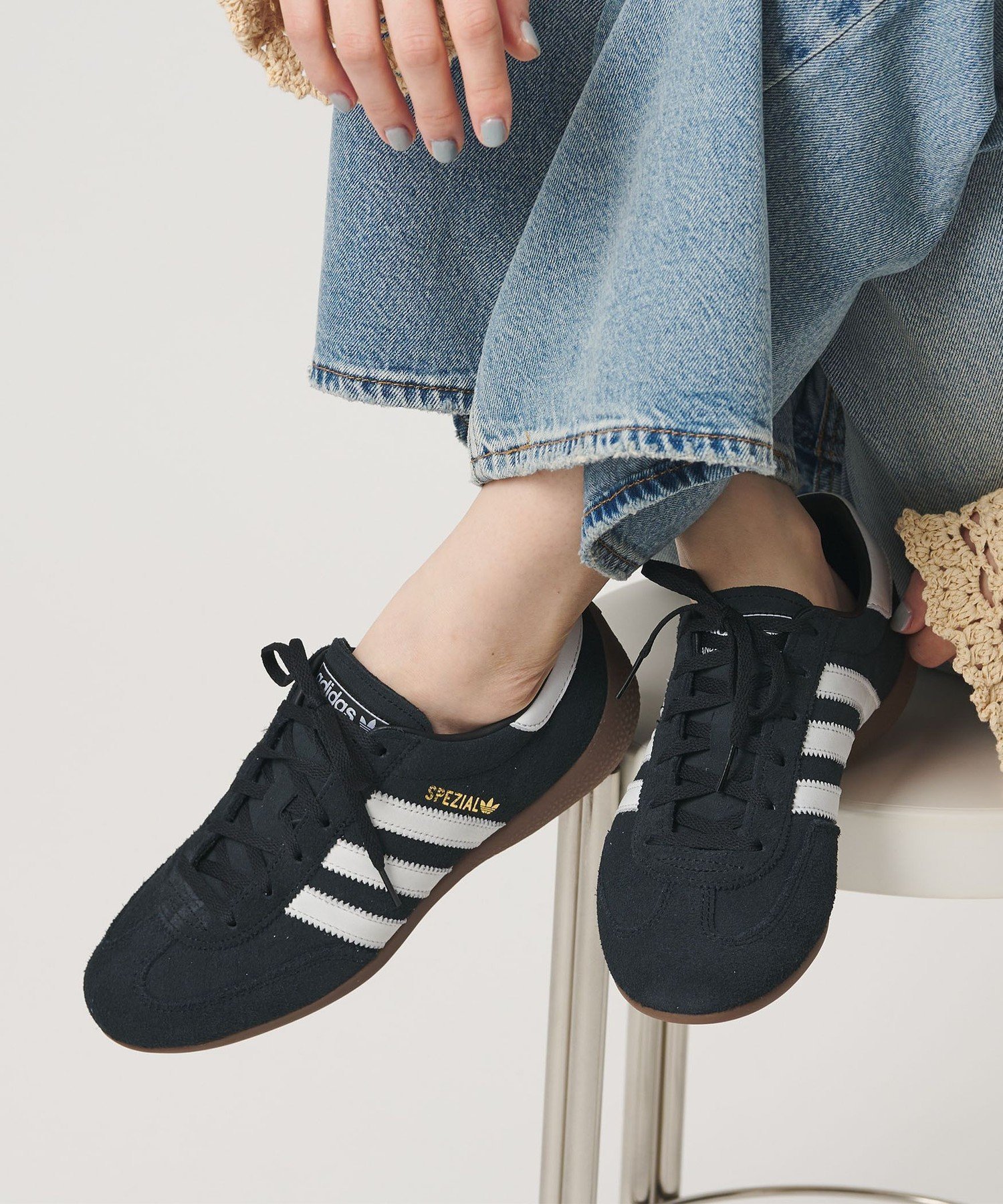 【ビューティ&ユース ユナイテッドアローズ/BEAUTY&YOUTH / UNITED ARROWS】のadidas Originals HANDBALL SPEZIAL LO PRO/スニーカー インテリア・キッズ・メンズ・レディースファッション・服の通販 founy(ファウニー) 　ファッション　Fashion　レディースファッション　Fashion for Women　スニーカー　Sneakers, Trainers　スポーツ　Sports, Activewear　デニム　Denim, Jeans Material　定番　Standard, Basic Item　人気　Popular, Best Seller　ワイド　Wide, Wide Fit　おすすめ　Recommended / Our Picks　BLACK|ID: prp329100004984490 ipo3291000000037339098