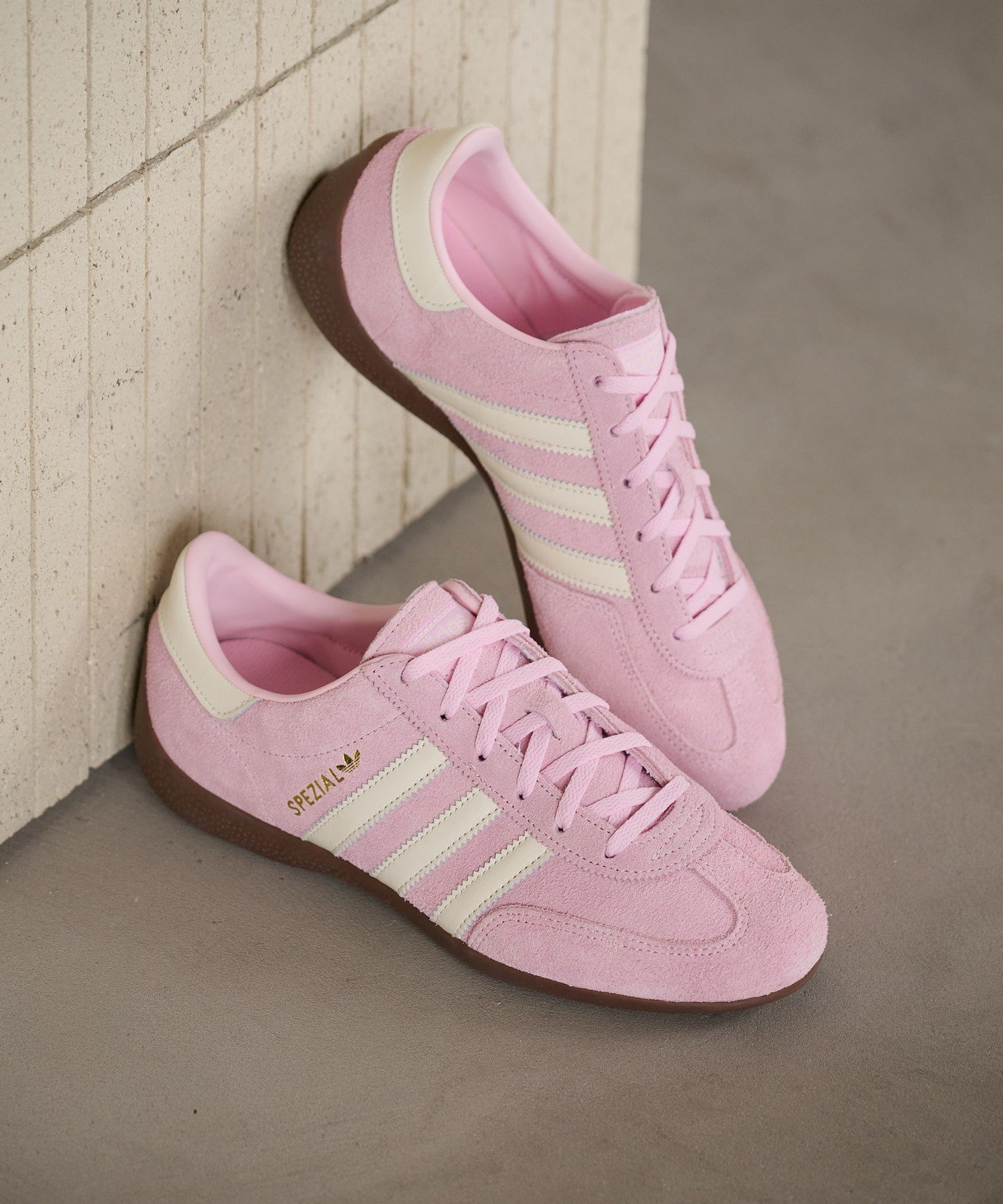 【ビューティ&ユース ユナイテッドアローズ/BEAUTY&YOUTH / UNITED ARROWS】のadidas Originals HANDBALL SPEZIAL LO PRO/スニーカー インテリア・キッズ・メンズ・レディースファッション・服の通販 founy(ファウニー) 　ファッション　Fashion　レディースファッション　Fashion for Women　スニーカー　Sneakers, Trainers　スポーツ　Sports, Activewear　デニム　Denim, Jeans Material　定番　Standard, Basic Item　人気　Popular, Best Seller　ワイド　Wide, Wide Fit　おすすめ　Recommended / Our Picks　LT.PINK|ID: prp329100004984490 ipo3291000000037339099