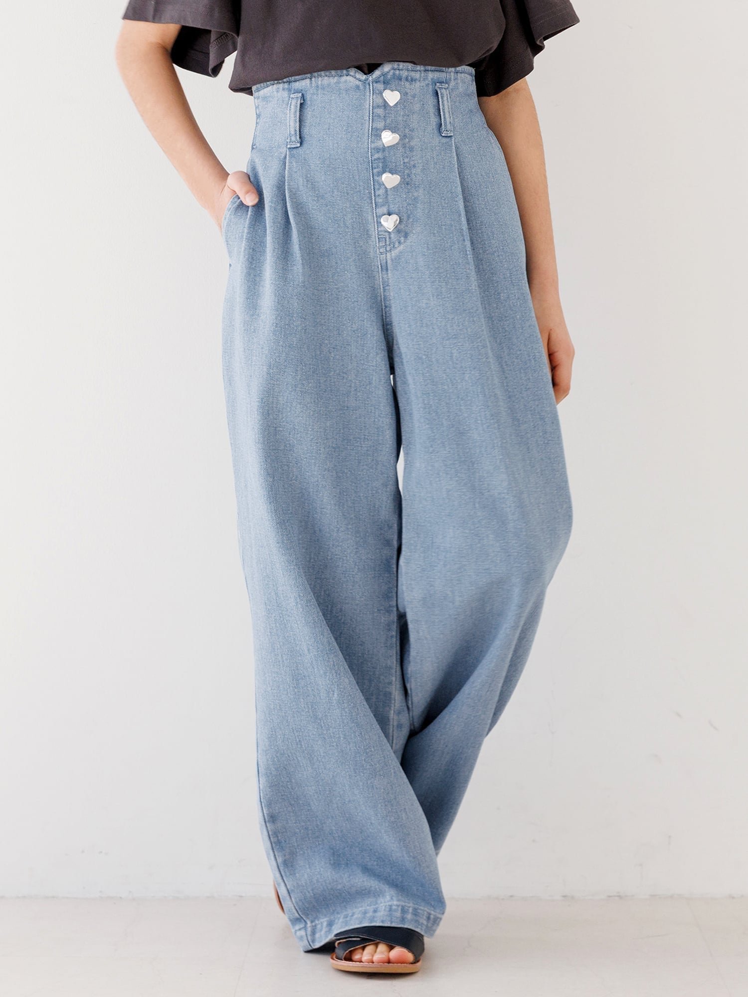【コカ/coca / KIDS】のキッズ ハート釦パンツ インテリア・キッズ・メンズ・レディースファッション・服の通販 founy(ファウニー) 　ファッション　Fashion　キッズファッション　Fashion for Kids　ボトムス　Bottoms　春　Spring　秋　Autumn　ガーリー　Girly, Feminine Style　コンパクト　Compact, Small Size　デニム　Denim, Jeans Material　バランス　Balance, Style Balance　フロント　Front, Front Design　ポケット　Pocket, Pocket Detail　無地　Plain, Solid Color　ロング　Long, Long-Length　ワイド　Wide, Wide Fit　夏　Summer　Lt.blue|ID: prp329100004984616 ipo3291000000037339829