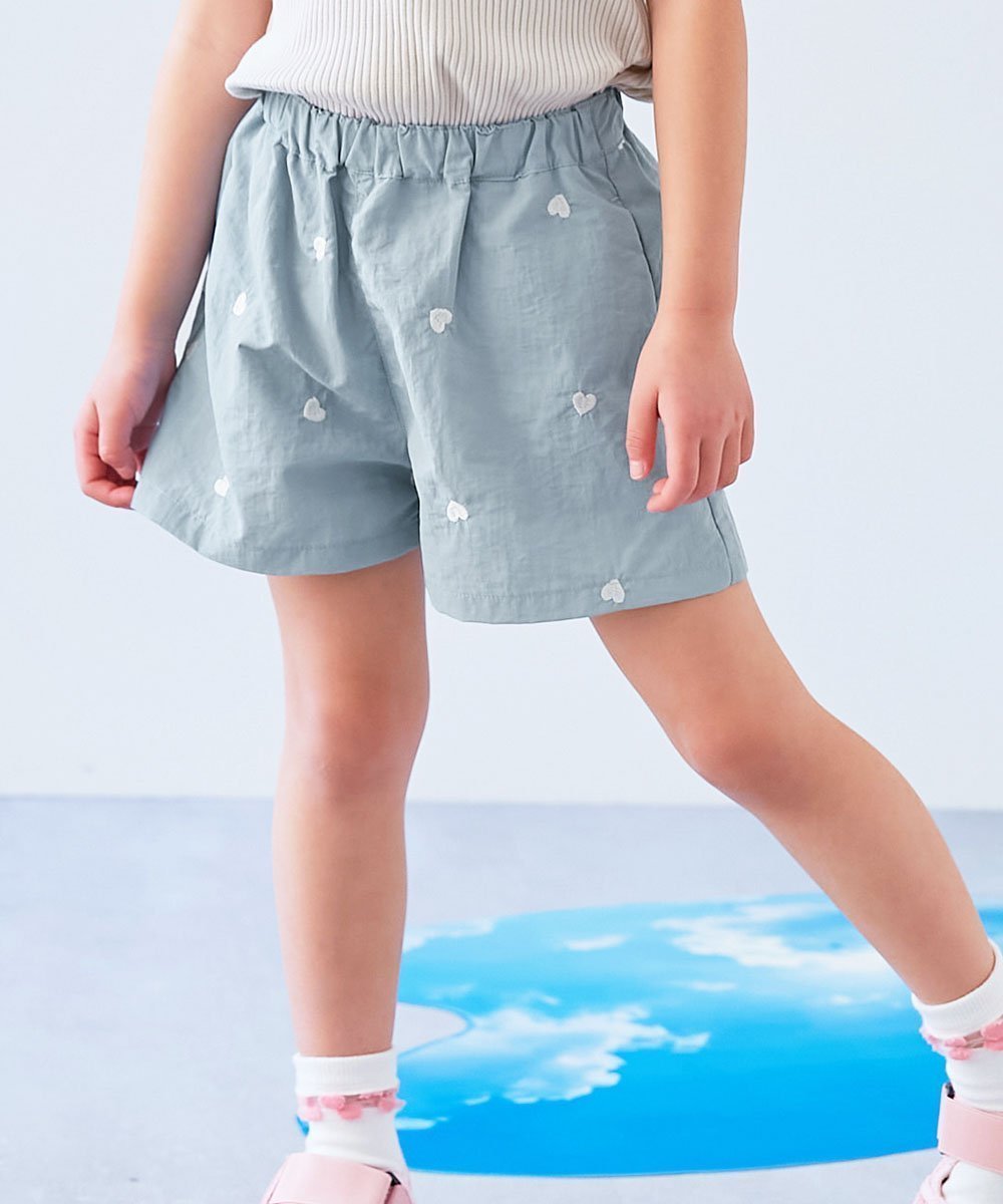 【デビロック/devirock / KIDS】の【水はじく】撥水ナイロン ハート総柄 ショートパンツ 子供服 キッズ 女の子 26SS 大人の最旬トレンドファッション＆コーディネート founy(ファウニー) 　ファッション　Fashion　キッズファッション　Fashion for Kids　ボトムス　Bottoms　アウトドア　Outdoor Clothing　ショート　Short, Short Length　スニーカー　Sneakers, Trainers　フリル　Frill, Ruffle　2026年　2026　2026春夏・S/S　Spring/Summer 2026 SS26　 other-1|ID: prp329100004984623 ipo3291000000037398535