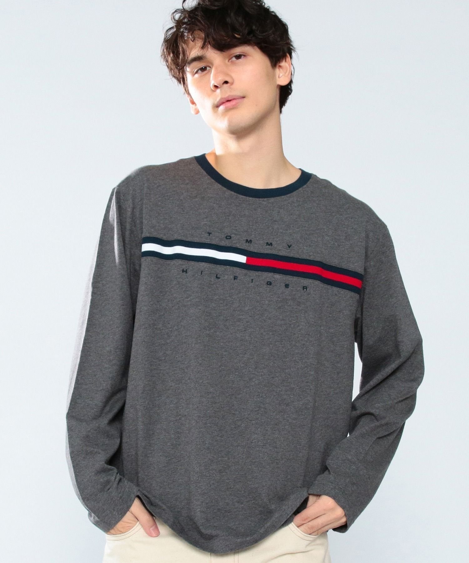 【トミーヒルフィガー/TOMMY HILFIGER】の【オンライン限定】トミーヒルフィガーロゴロングスリーブTシャツ / TINO TEE インテリア・キッズ・メンズ・レディースファッション・服の通販 founy(ファウニー) 　ファッション　Fashion　レディースファッション　Fashion for Women　トップス・カットソー　Cut & Sew Tops　シャツ・ブラウス・オフィスカジュアル　Elegant Blouses & Button-Ups　ロングTシャツ・Tシャツ　Longline T-Shirts & Tees　アメリカン　American Style　インナー　Innerwear　クラシック　Classic, Timeless Style　デニム　Denim, Jeans Material　人気　Popular, Best Seller　長袖　Long Sleeve, Full Sleeve　ボトム　Bottoms, Lower Wear　モダン　Modern, Contemporary　モチーフ　Motif, Design Theme　リラックス　Relax, Relaxed Fit　ルーズ　Loose, Oversized　ゴルフ　Golf　グレーP7D|ID: prp329100004984789 ipo3291000000037340797