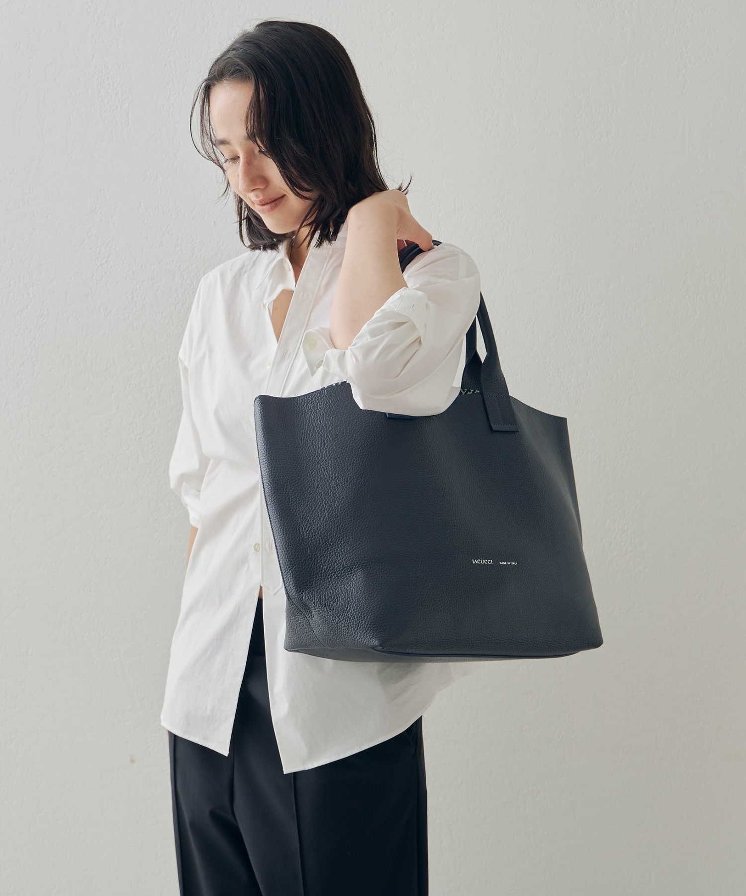 【イアクッチ/IACUCCI】のオペラ L CERVO/STAMPA INTERNA インテリア・キッズ・メンズ・レディースファッション・服の通販 founy(ファウニー) 　ファッション　Fashion　レディースファッション　Fashion for Women　春　Spring　コレクション　Collection, Seasonal Line　軽量　Lightweight, Ultra Light　シンプル　Simple, Minimal　ビッグ　Big, Oversized　フォルム　Silhouette, Form　プリント　Print, Printed Pattern　レオパード　Leopard, Animal Print　A/W・秋冬　Autumn/Winter　S/S・春夏　SS, Spring/Summer, Warm Season　おすすめ　Recommended / Our Picks　夏　Summer　旅行　Travel　エレガント 上品　Elegant　ビジネス 仕事 通勤　Business / Work / Commuting　2025年　2025　2025-2026秋冬・A/W　Autumn/Winter 2025–26 AW25–26　ネイビー|ID: prp329100004984813 ipo3291000000037340902