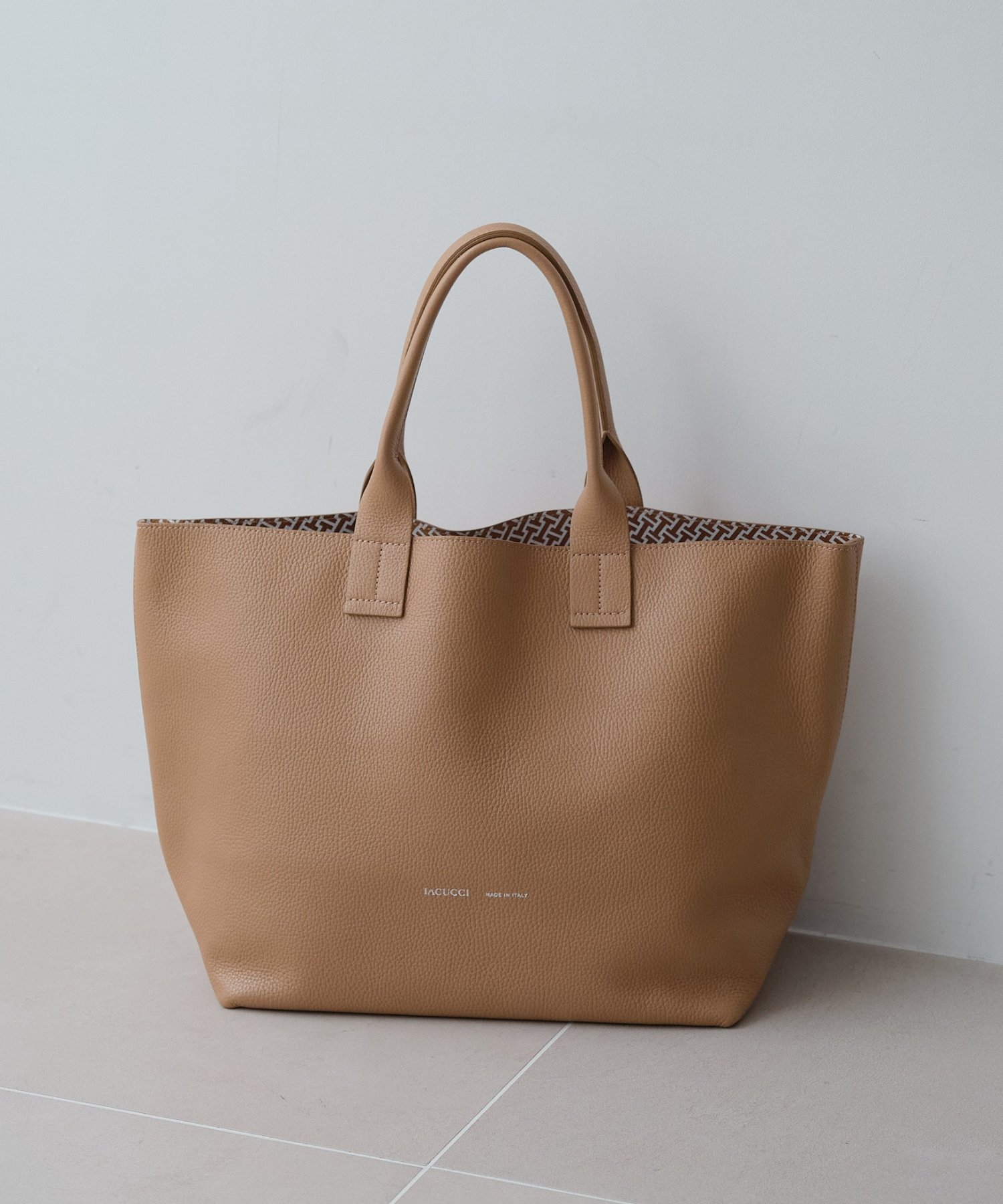 【イアクッチ/IACUCCI】のオペラ L CERVO/STAMPA INTERNA インテリア・キッズ・メンズ・レディースファッション・服の通販 founy(ファウニー) 　ファッション　Fashion　レディースファッション　Fashion for Women　春　Spring　コレクション　Collection, Seasonal Line　軽量　Lightweight, Ultra Light　シンプル　Simple, Minimal　ビッグ　Big, Oversized　フォルム　Silhouette, Form　プリント　Print, Printed Pattern　レオパード　Leopard, Animal Print　A/W・秋冬　Autumn/Winter　S/S・春夏　SS, Spring/Summer, Warm Season　おすすめ　Recommended / Our Picks　夏　Summer　旅行　Travel　エレガント 上品　Elegant　ビジネス 仕事 通勤　Business / Work / Commuting　2025年　2025　2025-2026秋冬・A/W　Autumn/Winter 2025–26 AW25–26　キャメル|ID: prp329100004984813 ipo3291000000037340905
