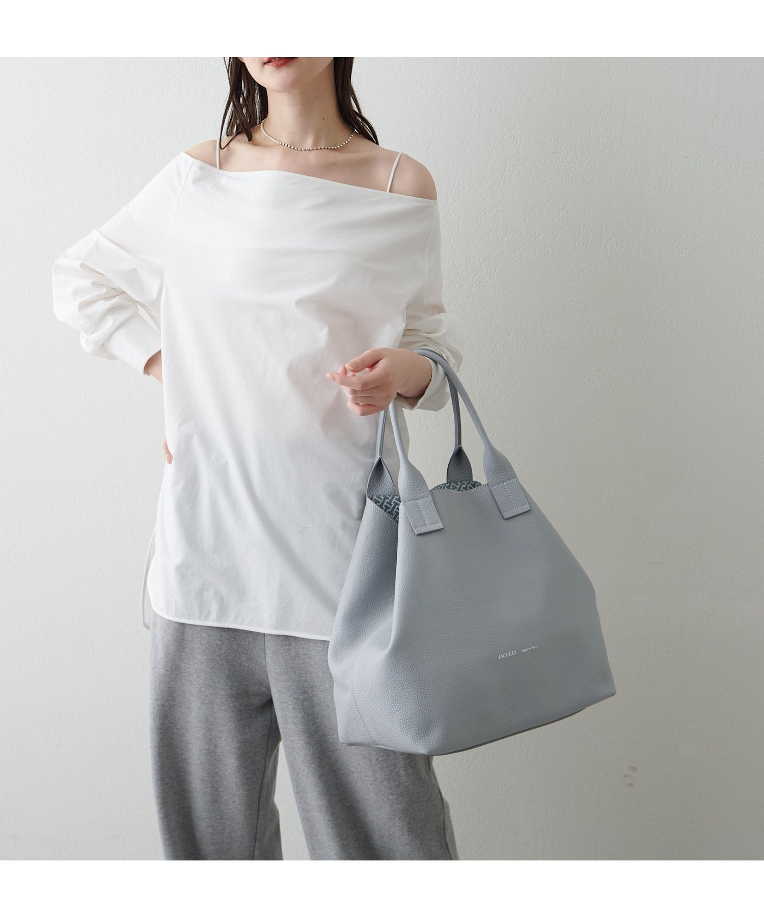 【イアクッチ/IACUCCI】のオペラ L CERVO/STAMPA INTERNA インテリア・キッズ・メンズ・レディースファッション・服の通販 founy(ファウニー) 　ファッション　Fashion　レディースファッション　Fashion for Women　春　Spring　コレクション　Collection, Seasonal Line　軽量　Lightweight, Ultra Light　シンプル　Simple, Minimal　ビッグ　Big, Oversized　フォルム　Silhouette, Form　プリント　Print, Printed Pattern　レオパード　Leopard, Animal Print　A/W・秋冬　Autumn/Winter　S/S・春夏　SS, Spring/Summer, Warm Season　おすすめ　Recommended / Our Picks　夏　Summer　旅行　Travel　エレガント 上品　Elegant　ビジネス 仕事 通勤　Business / Work / Commuting　2025年　2025　2025-2026秋冬・A/W　Autumn/Winter 2025–26 AW25–26　ライトグレー|ID: prp329100004984813 ipo3291000000037340907