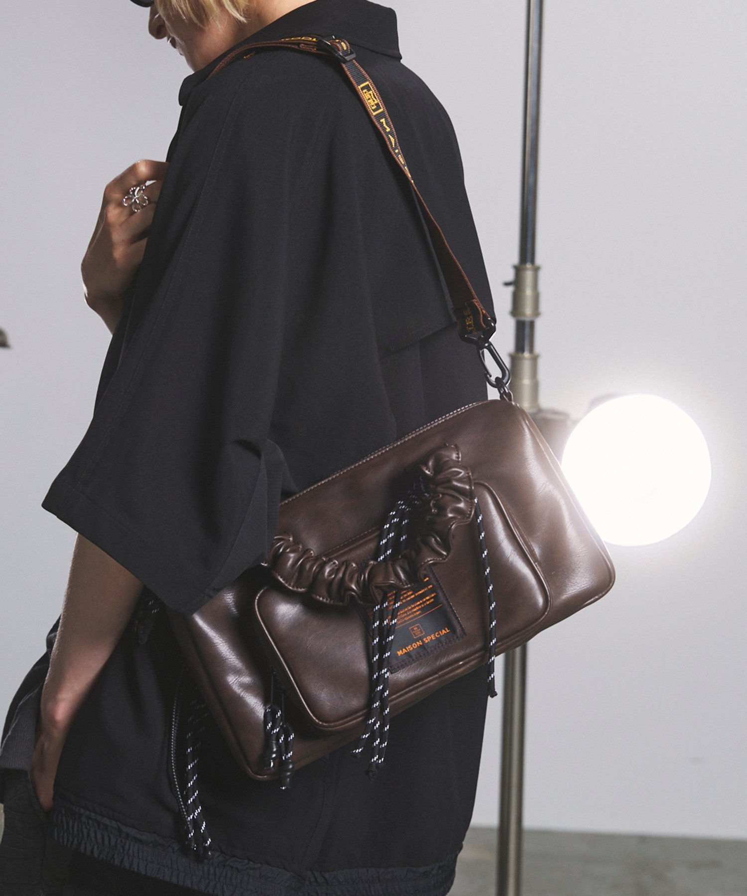 【メゾンスペシャル/MAISON SPECIAL】の【THEATRE PRODUCTS】Collaboration Multiway Vegan Leather Baguette Bag インテリア・キッズ・メンズ・レディースファッション・服の通販 founy(ファウニー) 　ファッション　Fashion　レディースファッション　Fashion for Women　バッグ　Bags　ギャザー　Gathered, Ruffled　傘　Umbrella, Parasol　ショルダー　Shoulder, Shoulder Strap　トレンド　Trend, Trending Now　バランス　Balance, Style Balance　フェイクレザー　Faux Leather, PU Leather　フォルム　Silhouette, Form　ボックス　Boxy, Box Shape　ポケット　Pocket, Pocket Detail　モダン　Modern, Contemporary　エレガント 上品　Elegant　BRN|ID: prp329100004984817 ipo3291000000037340920