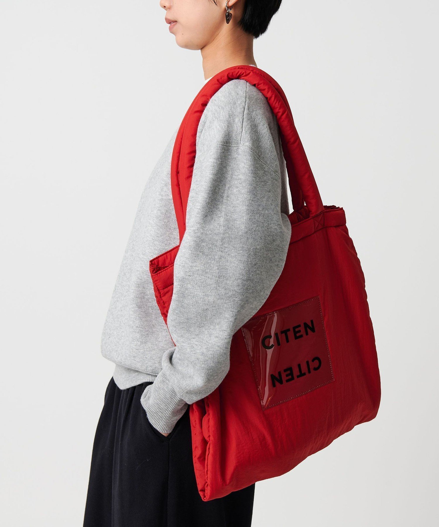 【シテン/CITEN】のパデッド クリア ロゴ トートバッグ インテリア・キッズ・メンズ・レディースファッション・服の通販 founy(ファウニー) 　ファッション　Fashion　レディースファッション　Fashion for Women　バッグ　Bags　人気　Popular, Best Seller　フィット　Fit, Slim Fit　プリント　Print, Printed Pattern　ポケット　Pocket, Pocket Detail　A/W・秋冬　Autumn/Winter　ビジネス 仕事 通勤　Business / Work / Commuting　RED|ID: prp329100004984823 ipo3291000000037340941