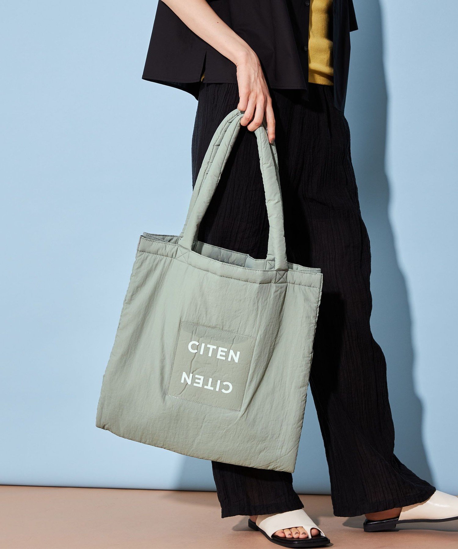 【シテン/CITEN】のパデッド クリア ロゴ トートバッグ インテリア・キッズ・メンズ・レディースファッション・服の通販 founy(ファウニー) 　ファッション　Fashion　レディースファッション　Fashion for Women　バッグ　Bags　人気　Popular, Best Seller　フィット　Fit, Slim Fit　プリント　Print, Printed Pattern　ポケット　Pocket, Pocket Detail　A/W・秋冬　Autumn/Winter　ビジネス 仕事 通勤　Business / Work / Commuting　OLIVE|ID: prp329100004984823 ipo3291000000037340946