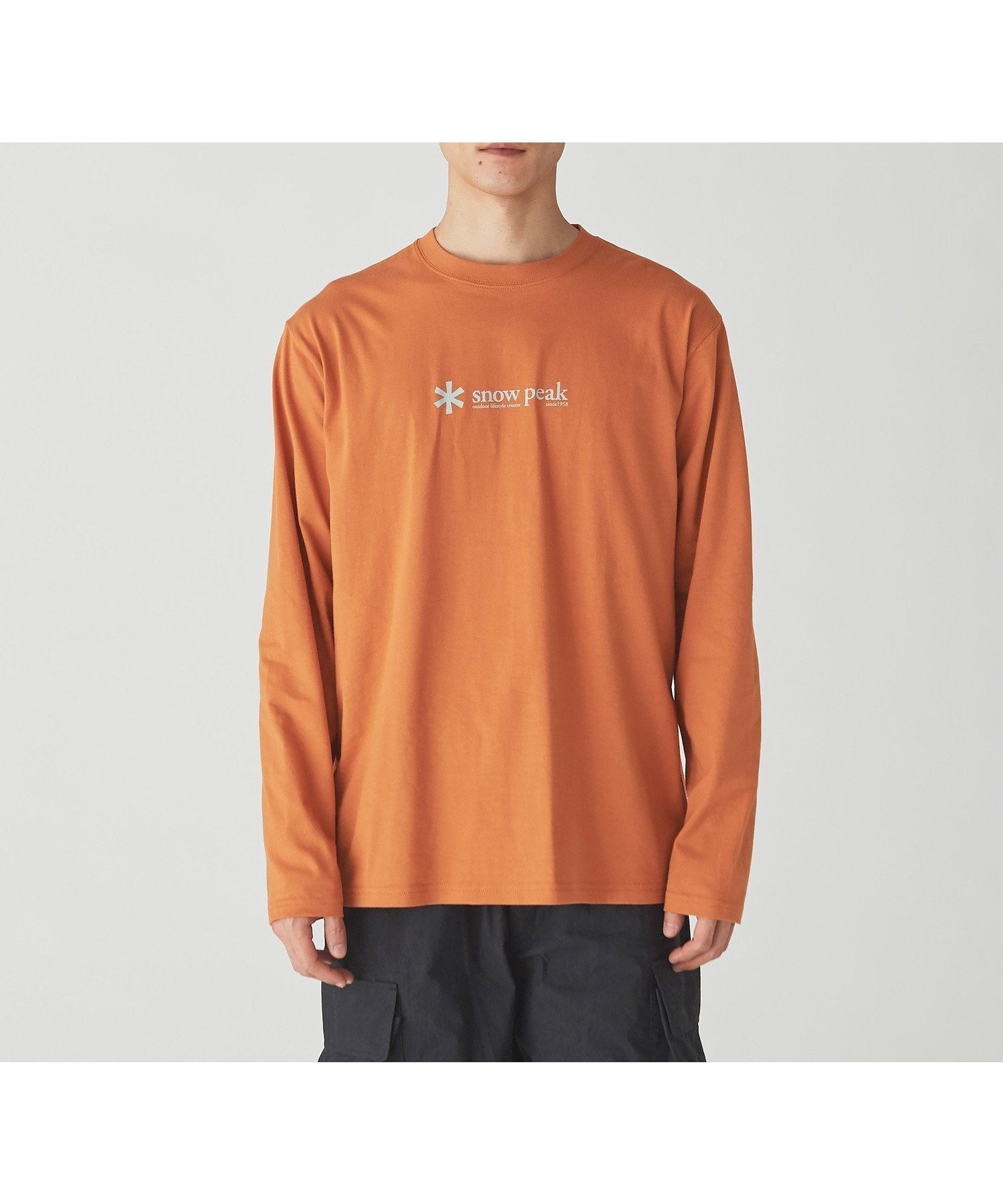 【スノーピーク/SNOW PEAK】のSoft Cotton Logo Long Sleeve T-Shirt インテリア・キッズ・メンズ・レディースファッション・服の通販 founy(ファウニー) 　ファッション　Fashion　レディースファッション　Fashion for Women　トップス・カットソー　Cut & Sew Tops　シャツ・ブラウス・オフィスカジュアル　Elegant Blouses & Button-Ups　ロングTシャツ・Tシャツ　Longline T-Shirts & Tees　オレンジ　Orange　カーディガン　Cardigan, Knitwear　シンプル　Simple, Minimal　ジャケット　Jacket, Outerwear　パーカー　Hoodie, Parka　フィット　Fit, Slim Fit　プリント　Print, Printed Pattern　ベスト　Vest, Waistcoat　ベーシック　Basic, Essential　ボトム　Bottoms, Lower Wear　半袖　Short Sleeve, Half Sleeve　2024年　2024　2024春夏・S/S　Spring/Summer 2024 SS24　Orange|ID: prp329100004984835 ipo3291000000037341004