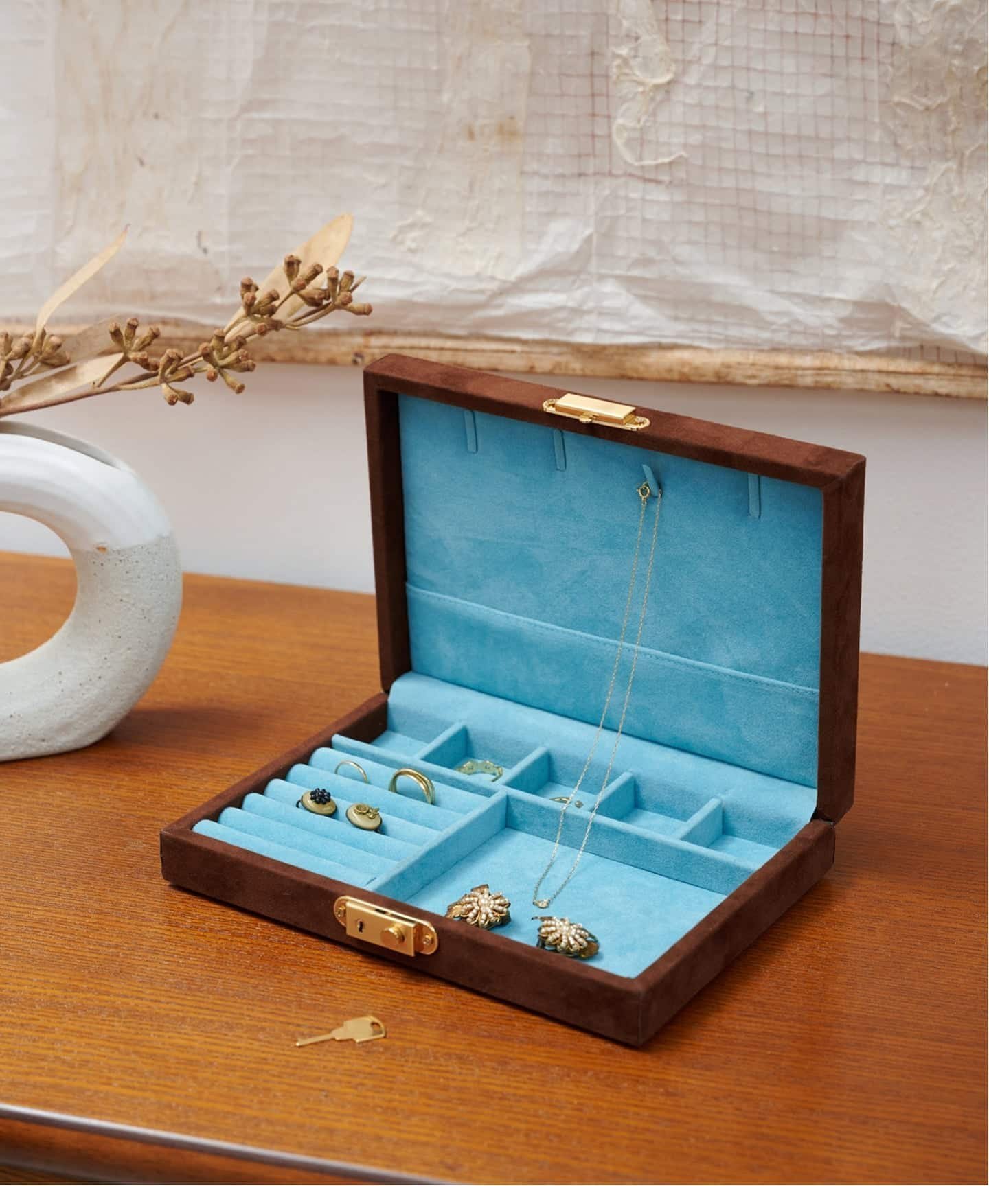 【ジャーナルスタンダード ファニチャー/journal standard Furniture / MEN】のJSF JEWELRY BOX A5 BR ジュエリーボックス インテリア・キッズ・メンズ・レディースファッション・服の通販 founy(ファウニー) 　ファッション　Fashion　メンズファッション　Fashion for Men　イヤーカフ　Ear Cuffs　クッション　Cushion, Throw Pillow　シンプル　Simple, Minimal　ジュエリー　Jewelry, Accessories　ネックレス　Necklace, Pendant Necklace　バングル　Bangle, Bracelet　フレーム　Frame, Outline　ブレスレット　Bracelet, Wristband　ボックス　Boxy, Box Shape　ポケット　Pocket, Pocket Detail　人気　Popular, Best Seller　旅行　Travel　ブラウン|ID: prp329100004984871 ipo3291000000037384625