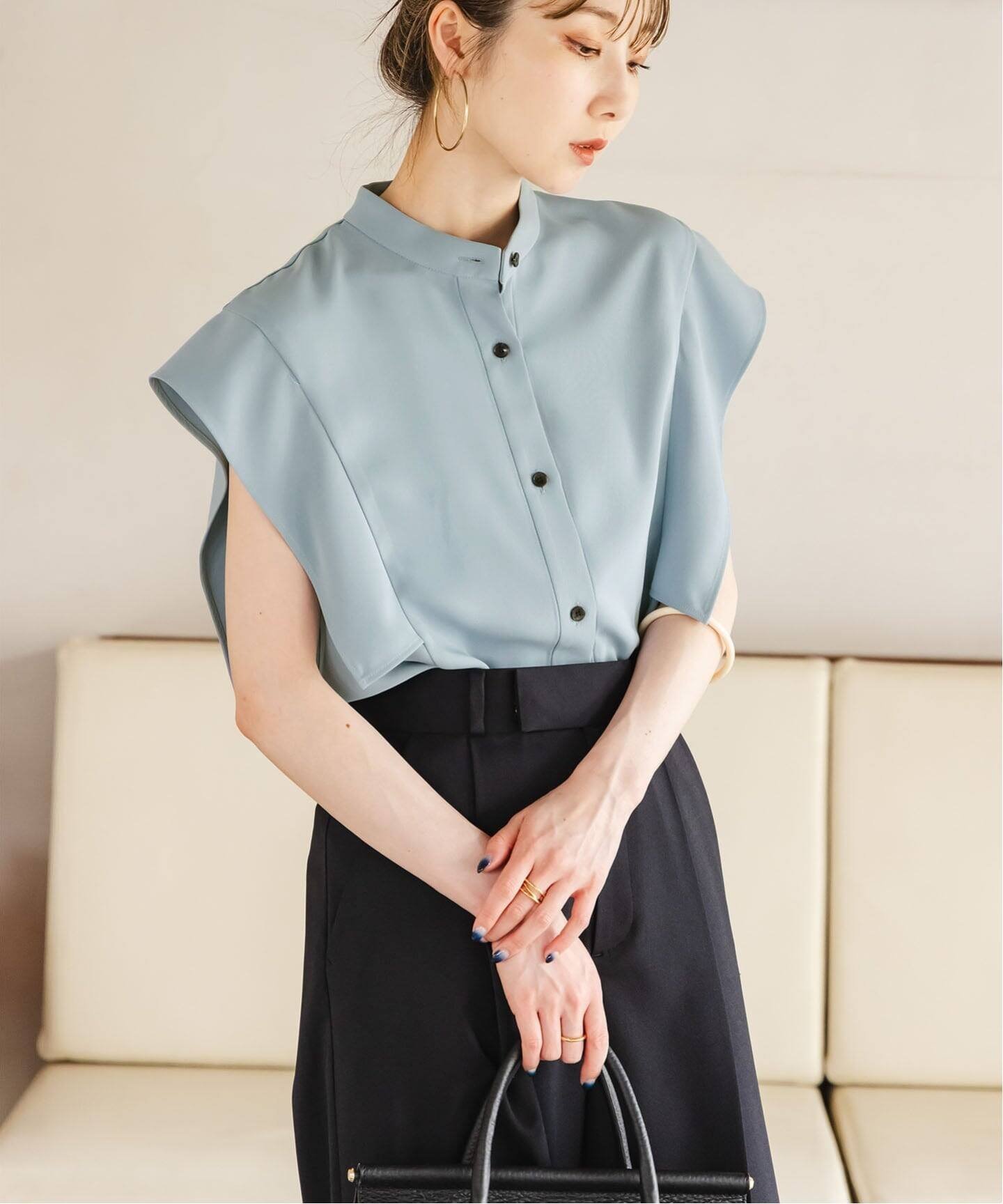 【ノーブル / スピック&スパン/NOBLE / Spick & Span】の《追加 ・WEB 一部店舗限定》スクエアースリーブフロントオープンブラウス インテリア・キッズ・メンズ・レディースファッション・服の通販 founy(ファウニー) 　ファッション　Fashion　レディースファッション　Fashion for Women　トップス・カットソー　Cut & Sew Tops　シャツ・ブラウス・オフィスカジュアル　Elegant Blouses & Button-Ups　ダブル　Double, Double-Breasted　ノースリーブ　Sleeveless, No-Sleeve　フェミニン　Feminine, Girly　モダン　Modern, Contemporary　サックスブルー|ID: prp329100004984955 ipo3291000000037341672