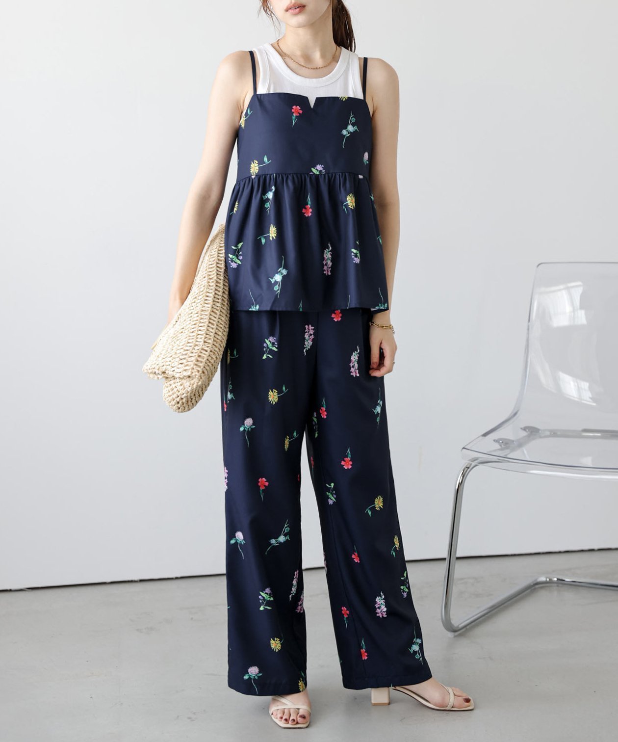 【ラジュール/Lajour】のフラワープリント ペプラムキャミ セットアップ インテリア・キッズ・メンズ・レディースファッション・服の通販 founy(ファウニー) 　ファッション　Fashion　レディースファッション　Fashion for Women　トップス・カットソー　Cut & Sew Tops　キャミソール&ノースリーブ　Camisoles & Sleeveless Tops　花柄・フラワープリント・モチーフ　Floral Prints & Motifs / Flower Pattern Tops　キャミソール　Camisole, Spaghetti Strap Top　セットアップ　Set-Up, Coordinated Outfit　バランス　Balance, Style Balance　フェミニン　Feminine, Girly　フラワー　Flower, Floral　プリント　Print, Printed Pattern　ペプラム　Peplum, Flared Hem　リゾート　Resort, Vacation Style　リラックス　Relax, Relaxed Fit　ワイド　Wide, Wide Fit　エレガント 上品　Elegant　切替　Switching, Contrast Panel　夏　Summer　ネイビー|ID: prp329100004985038 ipo3291000000037342155