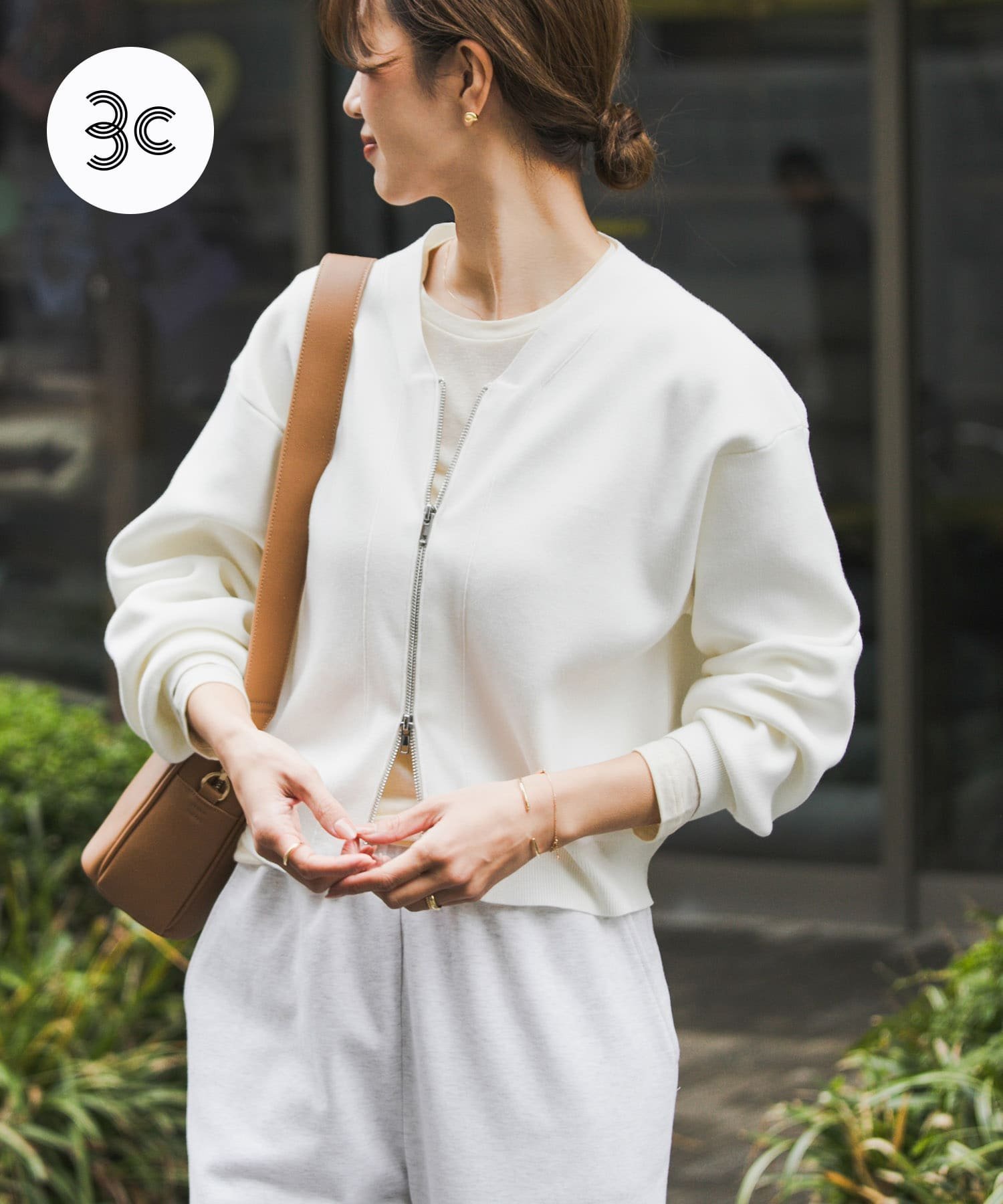 【アーバンリサーチ ドアーズ/URBAN RESEARCH DOORS】の『仁村紗和さん着用』『UR TECH Renew Knit』VネックZIPカーディガン インテリア・キッズ・メンズ・レディースファッション・服の通販 founy(ファウニー) 　ファッション　Fashion　レディースファッション　Fashion for Women　トップス・カットソー　Cut & Sew Tops　ニット　Knit Tops & Sweaters　カーディガン・羽織り　Layered Style Cardigans　Vネックトップス　V-Neck Tops / V-Cut Neckline Shirts　インナー　Innerwear　春　Spring　カーディガン　Cardigan, Knitwear　定番　Standard, Basic Item　フィット　Fit, Slim Fit　フロント　Front, Front Design　S/S・春夏　SS, Spring/Summer, Warm Season　夏　Summer　2026年　2026　2026春夏・S/S　Spring/Summer 2026 SS26　オフホワイト|ID: prp329100004985118 ipo3291000000037342556