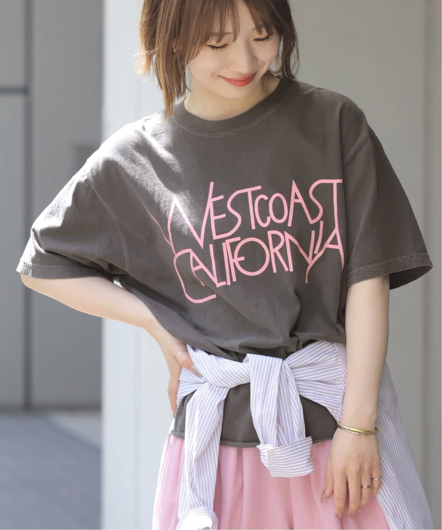 【ジャーナルスタンダード レリューム/JOURNAL STANDARD relume】の《追加 》別注【THE DAY ON THE BEACH】カットオフTシャツ インテリア・キッズ・メンズ・レディースファッション・服の通販 founy(ファウニー) 　ファッション　Fashion　レディースファッション　Fashion for Women　トップス・カットソー　Cut & Sew Tops　シャツ・ブラウス・オフィスカジュアル　Elegant Blouses & Button-Ups　ロングTシャツ・Tシャツ　Longline T-Shirts & Tees　カットオフ　Cut-Off Design　カリフォルニア　California, Cali Style　グラフィック　Graphic, Graphic Design　コレクション　Collection, Seasonal Line　今季　This Season, Current Season　シンプル　Simple, Minimal　ビーチ　Beach, Seaside　別注　Limited Edition, Custom Order　モダン　Modern, Contemporary　リラックス　Relax, Relaxed Fit　A/W・秋冬　Autumn/Winter　2026年　2026　2026春夏・S/S　Spring/Summer 2026 SS26　ブラック B|ID: prp329100004985123 ipo3291000000037342610