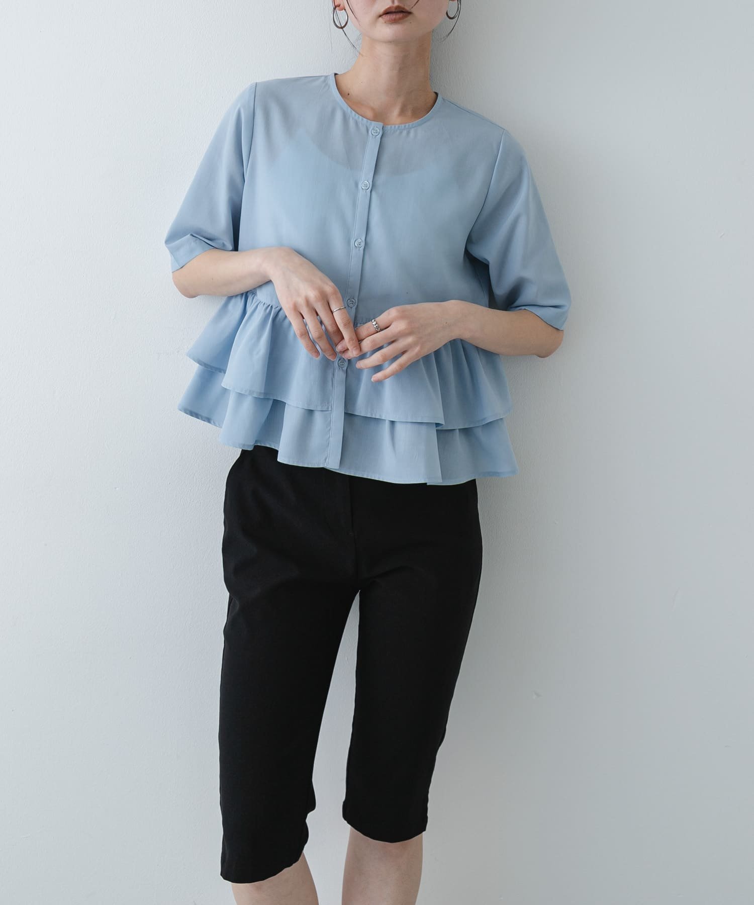 【センスオブプレイス/SENSE OF PLACE by URBAN RESEARCH】のフリルペプラムブラウス インテリア・キッズ・メンズ・レディースファッション・服の通販 founy(ファウニー) 　ファッション　Fashion　レディースファッション　Fashion for Women　トップス・カットソー　Cut & Sew Tops　シャツ・ブラウス・オフィスカジュアル　Elegant Blouses & Button-Ups　シンプル　Simple, Minimal　スマート　Smart, Elegant　デニム　Denim, Jeans Material　バランス　Balance, Style Balance　フリル　Frill, Ruffle　S/S・春夏　SS, Spring/Summer, Warm Season　夏　Summer　2026年　2026　2026春夏・S/S　Spring/Summer 2026 SS26　ライトブルー|ID: prp329100004985135 ipo3291000000037349812