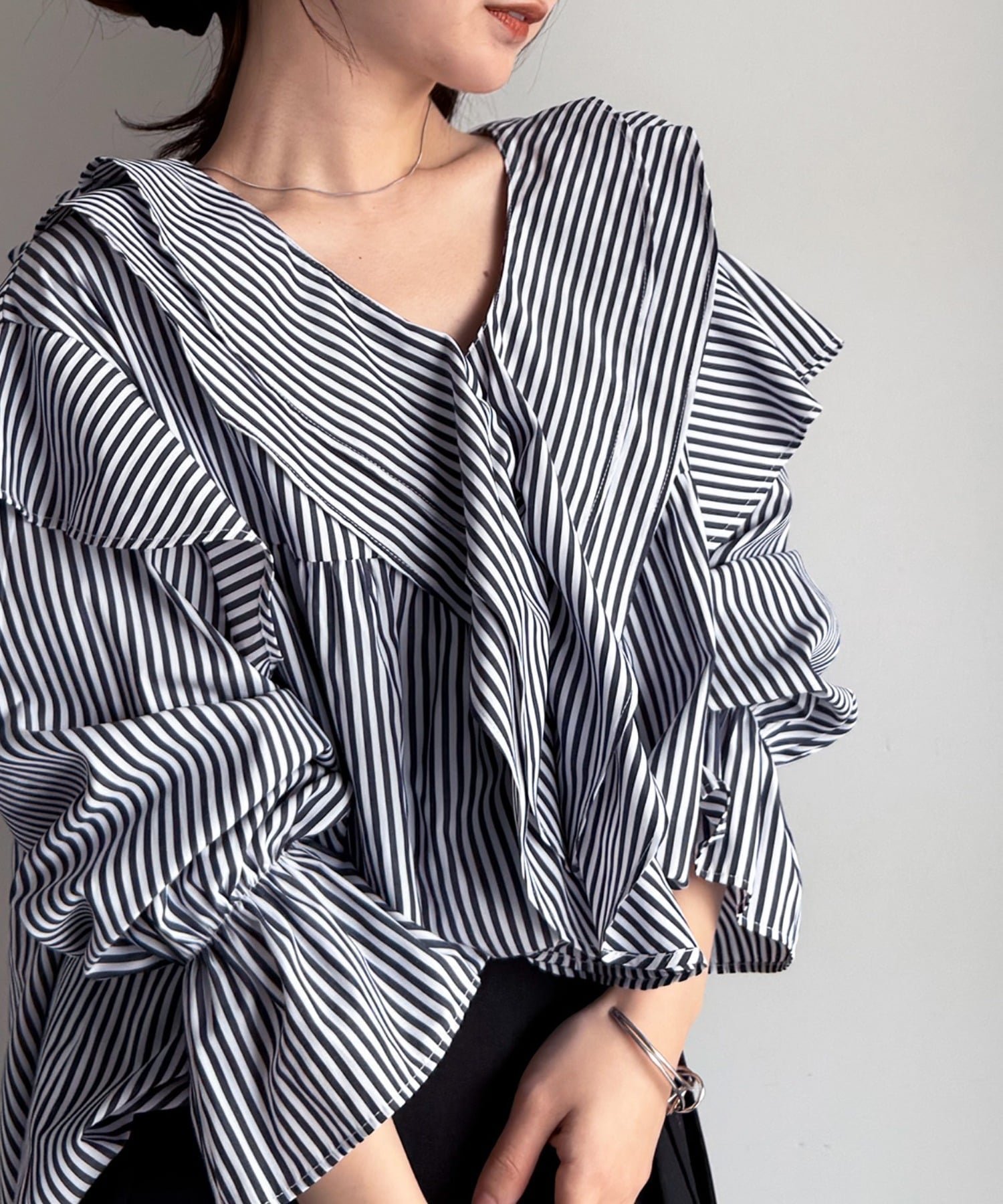 【ラナン/Ranan】のRanan/ビッグカラーフリルブラウス インテリア・キッズ・メンズ・レディースファッション・服の通販 founy(ファウニー) 　ファッション　Fashion　レディースファッション　Fashion for Women　トップス・カットソー　Cut & Sew Tops　シャツ・ブラウス・オフィスカジュアル　Elegant Blouses & Button-Ups　オケージョン　Occasion Wear　ギャザー　Gathered, Ruffled　今季　This Season, Current Season　ストライプ　Stripe, Striped Pattern　スラックス　Slacks, Dress Pants　スリーブ　Sleeve, Long Sleeve / Short Sleeve　スーツ　Suit, Formalwear　セットアップ　Set-Up, Coordinated Outfit　デコルテ　Décolleté, Neckline　デニム　Denim, Jeans Material　トレンド　Trend, Trending Now　フェミニン　Feminine, Girly　フリル　Frill, Ruffle　ポケット　Pocket, Pocket Detail　ワイド　Wide, Wide Fit　再入荷　Restock / Back in Stock　おすすめ　Recommended / Our Picks　セレモニー　Ceremony　ST|ID: prp329100004985139 ipo3291000000037342714