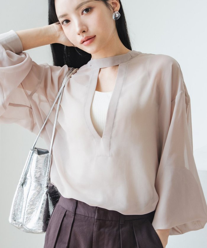【ツーハッチ/tu-hacci】の接触冷感シアーブラウス インテリア・キッズ・メンズ・レディースファッション・服の通販 founy(ファウニー) https://founy.com/ ファッション Fashion レディースファッション Fashion for Women トップス・カットソー Cut & Sew Tops シャツ・ブラウス・オフィスカジュアル Elegant Blouses & Button-Ups インナー Innerwear カフス Cuff Design シアー Sheer, See-Through デコルテ Décolleté, Neckline リボン Ribbon, Bow おすすめ Recommended / Our Picks 夏 Summer 旅行 Travel エレガント 上品 Elegant セレモニー Ceremony |ID: prp329100004985223 ipo3291000000037343099