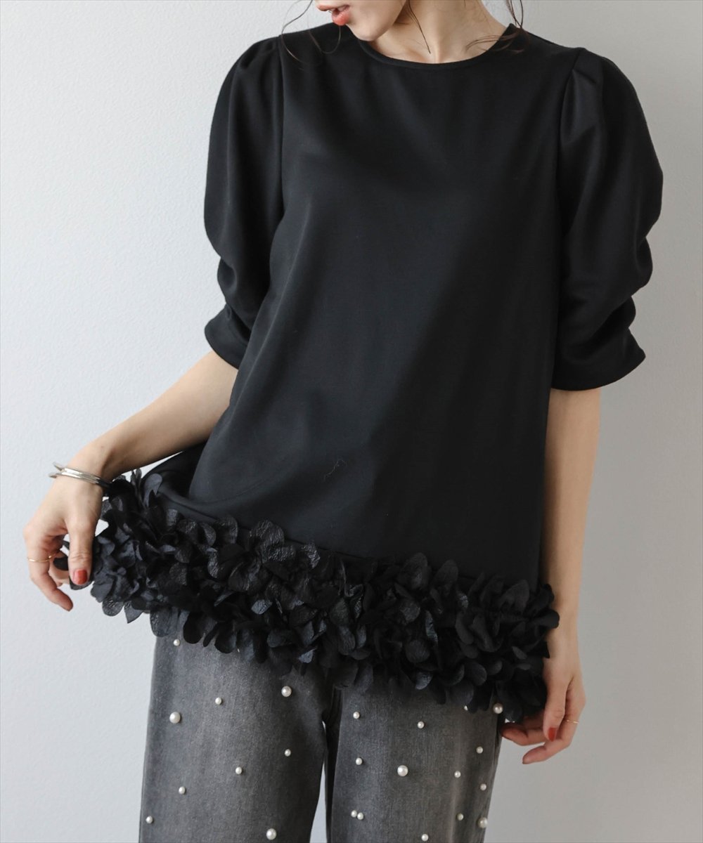 【ラジュール/Lajour】のフラワーモチーフヘムプルオーバー インテリア・キッズ・メンズ・レディースファッション・服の通販 founy(ファウニー) 　ファッション　Fashion　レディースファッション　Fashion for Women　トップス・カットソー　Cut & Sew Tops　カジュアルプルオーバー・ニットトップス　Pullovers & Knit Tops / Casual Pullovers　花柄・フラワープリント・モチーフ　Floral Prints & Motifs / Flower Pattern Tops　カットソー　Cut and Sewn Top　サテン　Satin, Glossy Fabric　ジョーゼット　Georgette, Semi-Sheer Fabric　チュニック　Tunic, Long Top　フェミニン　Feminine, Girly　フリル　Frill, Ruffle　人気　Popular, Best Seller　ブラック|ID: prp329100004985471 ipo3291000000037345000