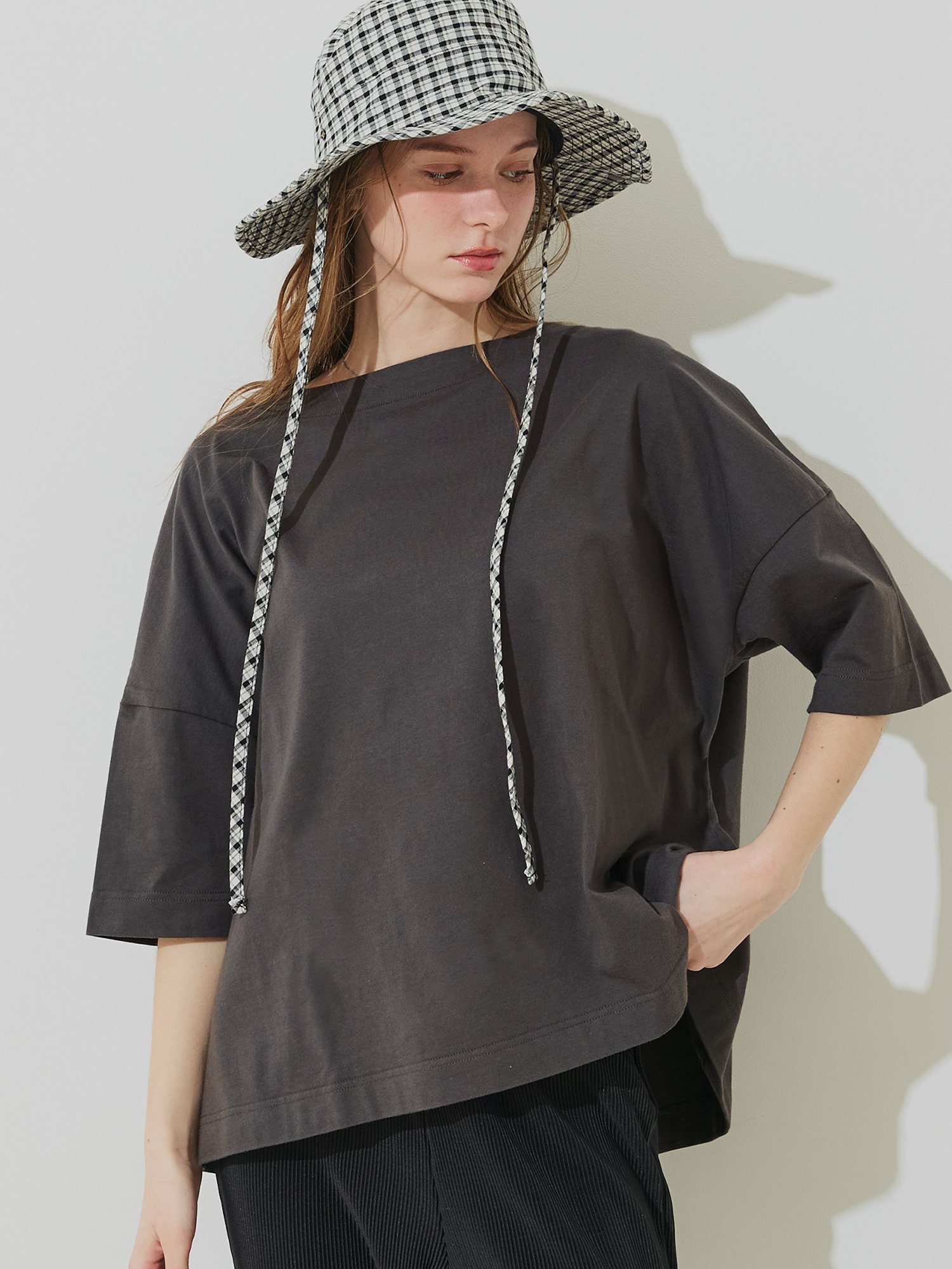 【コカ/COCA】のビッグシルエットTシャツ インテリア・キッズ・メンズ・レディースファッション・服の通販 founy(ファウニー) 　ファッション　Fashion　レディースファッション　Fashion for Women　トップス・カットソー　Cut & Sew Tops　シャツ・ブラウス・オフィスカジュアル　Elegant Blouses & Button-Ups　ロングTシャツ・Tシャツ　Longline T-Shirts & Tees　アクセサリー　Fashion Accessories　春　Spring　カットソー　Cut and Sewn Top　カーディガン　Cardigan, Knitwear　シンプル　Simple, Minimal　ジャケット　Jacket, Outerwear　デニム　Denim, Jeans Material　ビッグ　Big, Oversized　ベーシック　Basic, Essential　ポケット　Pocket, Pocket Detail　無地　Plain, Solid Color　リラックス　Relax, Relaxed Fit　レギンス　Leggings, Stretch Pants　S/S・春夏　SS, Spring/Summer, Warm Season　おすすめ　Recommended / Our Picks　夏　Summer　2026年　2026　2026春夏・S/S　Spring/Summer 2026 SS26　Charcoal|ID: prp329100004985476 ipo3291000000037345018