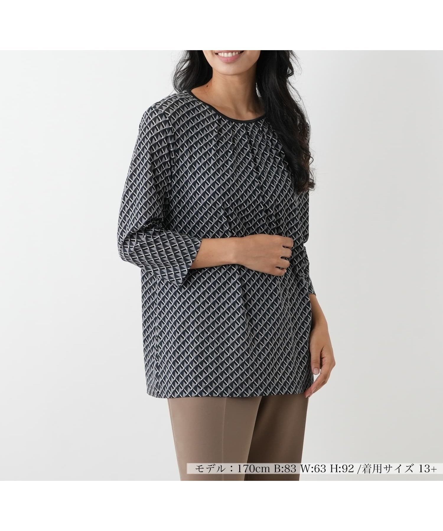 【レリアンプラスハウス/Leilian PLUS HOUSE】の幾何学柄クルーネックカットソー インテリア・キッズ・メンズ・レディースファッション・服の通販 founy(ファウニー) 　ファッション　Fashion　レディースファッション　Fashion for Women　トップス・カットソー　Cut & Sew Tops　カットソー・ベーシックTシャツ　Cut-and-Sewn Tops / Stretch Tees & Basics　インナー　Innerwear　ウォッシャブル　Machine Washable　カットソー　Cut and Sewn Top　キャミソール　Camisole, Spaghetti Strap Top　ジャケット　Jacket, Outerwear　トリミング　Trimming, Decorative Edge　プリント　Print, Printed Pattern　ポケット　Pocket, Pocket Detail　無地　Plain, Solid Color　チャコールグレー|ID: prp329100004985491 ipo3291000000037345078