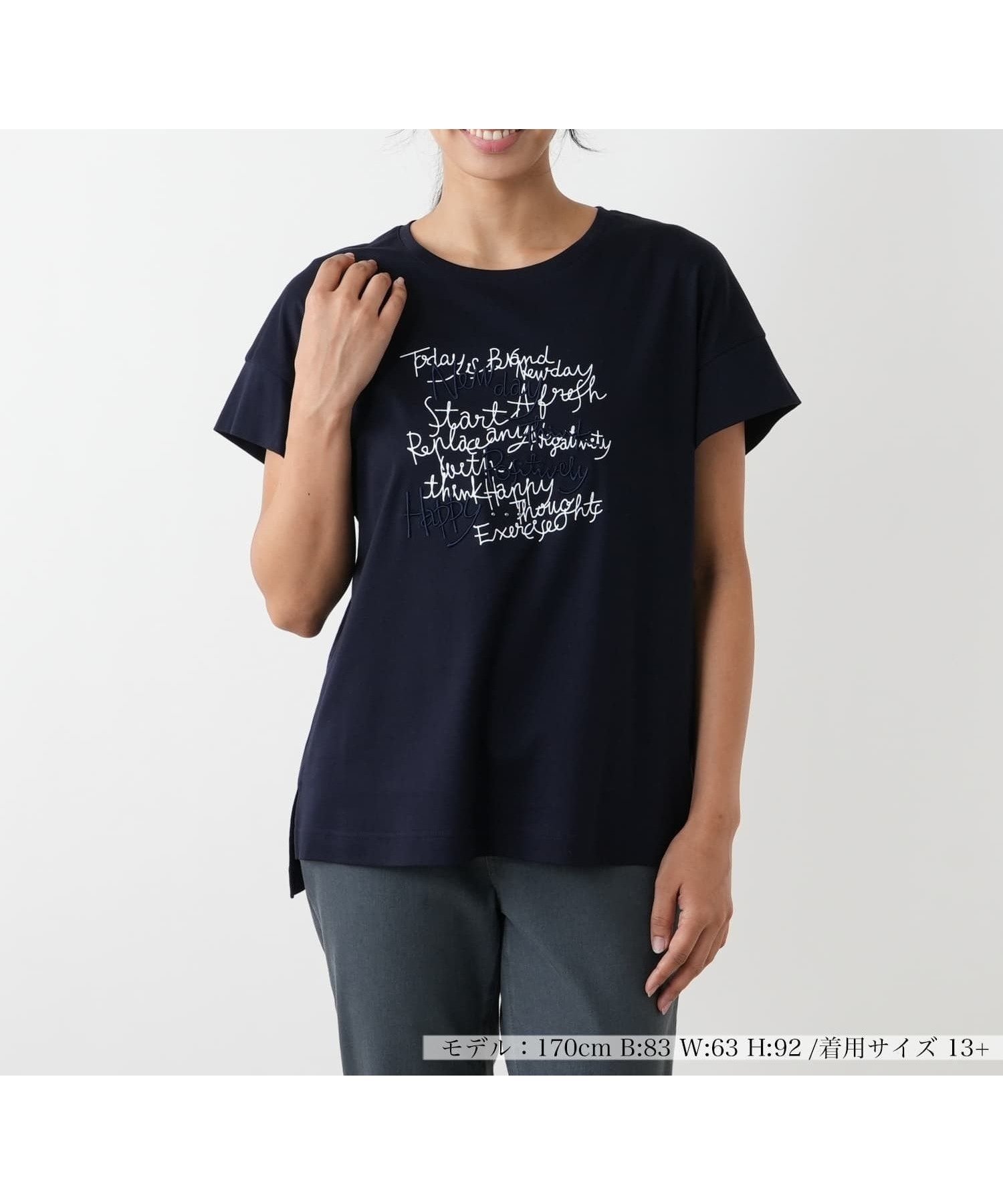 【レリアンプラスハウス/Leilian PLUS HOUSE】のロゴデザインTシャツ インテリア・キッズ・メンズ・レディースファッション・服の通販 founy(ファウニー) 　ファッション　Fashion　レディースファッション　Fashion for Women　トップス・カットソー　Cut & Sew Tops　シャツ・ブラウス・オフィスカジュアル　Elegant Blouses & Button-Ups　ロングTシャツ・Tシャツ　Longline T-Shirts & Tees　ウォッシャブル　Machine Washable　ショルダー　Shoulder, Shoulder Strap　ドロップ　Drop Shoulder, Dropped Style　パール　Pearl, Pearl Accent　プリント　Print, Printed Pattern　ポケット　Pocket, Pocket Detail　リラックス　Relax, Relaxed Fit　秋　Autumn　ネイビー|ID: prp329100004985493 ipo3291000000037345083