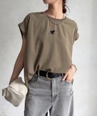 【ドゥドゥ/DouDou】の【WEB限定】ハートバックロゴプリントTEE 大人の最旬トレンドファッション＆コーディネート founy(ファウニー) ファッション Fashion レディースファッション Fashion for Women バッグ Bags シンプル Simple, Minimal スマート Smart, Elegant スリーブ Sleeve, Long Sleeve / Short Sleeve フロント Front, Front Design プリント Print, Printed Pattern リラックス Relax, Relaxed Fit ワンポイント One Point, Statement Accent S/S・春夏 SS, Spring/Summer, Warm Season 再入荷 Restock / Back in Stock 夏 Summer 2026年 2026 2026春夏・S/S Spring/Summer 2026 SS26 thumbnail カーキ|ID: prp329100004985511 ipo3291000000037345159