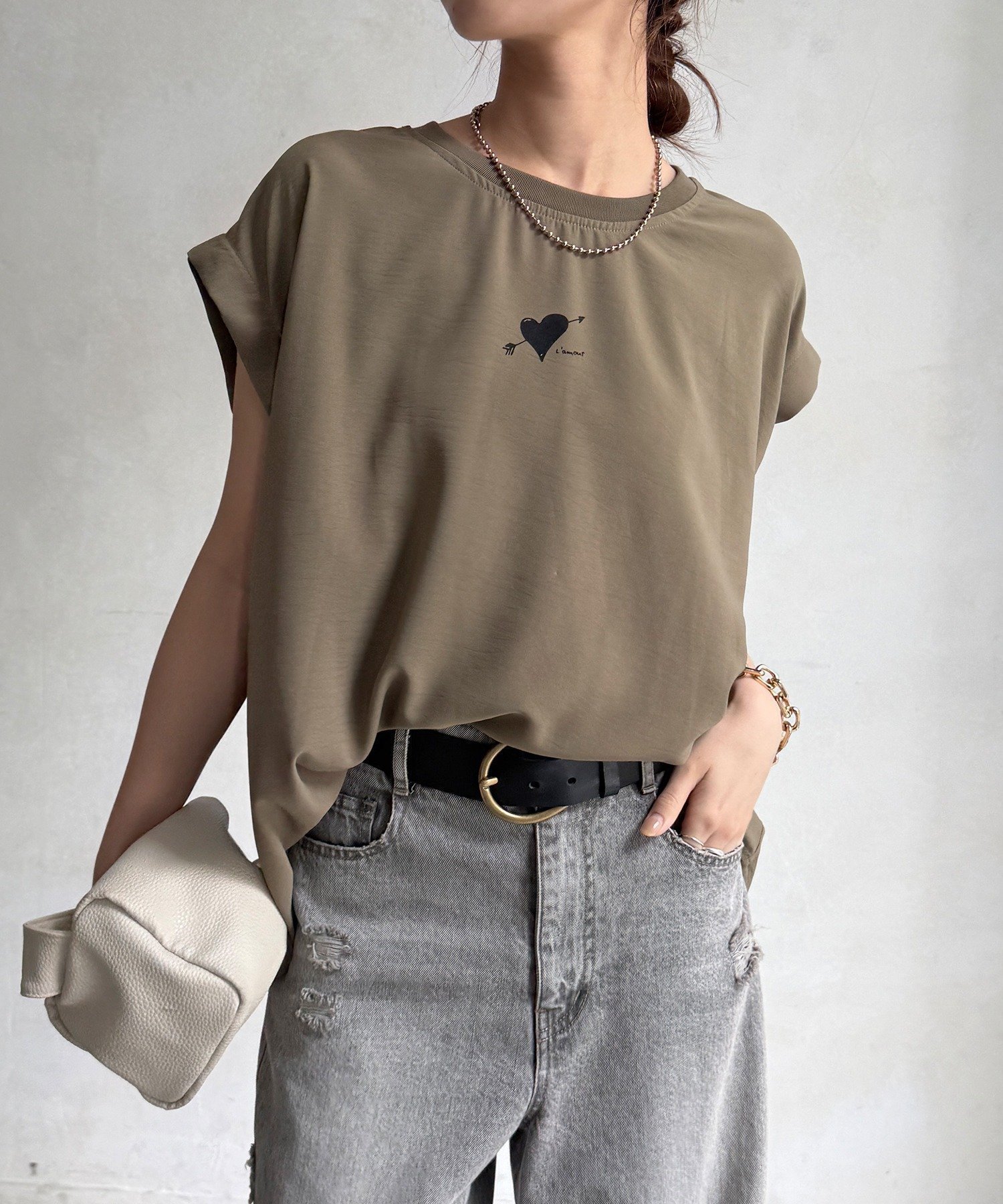 【ドゥドゥ/DouDou】の【WEB限定】ハートバックロゴプリントTEE インテリア・キッズ・メンズ・レディースファッション・服の通販 founy(ファウニー) 　ファッション　Fashion　レディースファッション　Fashion for Women　バッグ　Bags　シンプル　Simple, Minimal　スマート　Smart, Elegant　スリーブ　Sleeve, Long Sleeve / Short Sleeve　フロント　Front, Front Design　プリント　Print, Printed Pattern　リラックス　Relax, Relaxed Fit　ワンポイント　One Point, Statement Accent　S/S・春夏　SS, Spring/Summer, Warm Season　再入荷　Restock / Back in Stock　夏　Summer　2026年　2026　2026春夏・S/S　Spring/Summer 2026 SS26　カーキ|ID: prp329100004985511 ipo3291000000037345159