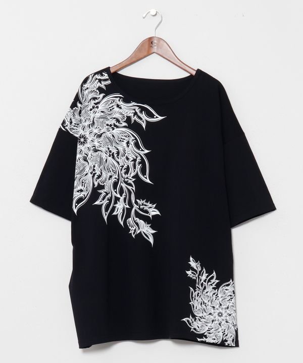 【アミナコレクション/Amina Collection】の【チャイハネ】サウィドメンズTシャツ【Amina×VORRUK】 インテリア・キッズ・メンズ・レディースファッション・服の通販 founy(ファウニー) 　ファッション　Fashion　レディースファッション　Fashion for Women　トップス・カットソー　Cut & Sew Tops　シャツ・ブラウス・オフィスカジュアル　Elegant Blouses & Button-Ups　ロングTシャツ・Tシャツ　Longline T-Shirts & Tees　コラボ　Collaboration, Collab　ボックス　Boxy, Box Shape　モチーフ　Motif, Design Theme　ブラック|ID: prp329100004985529 ipo3291000000037345247