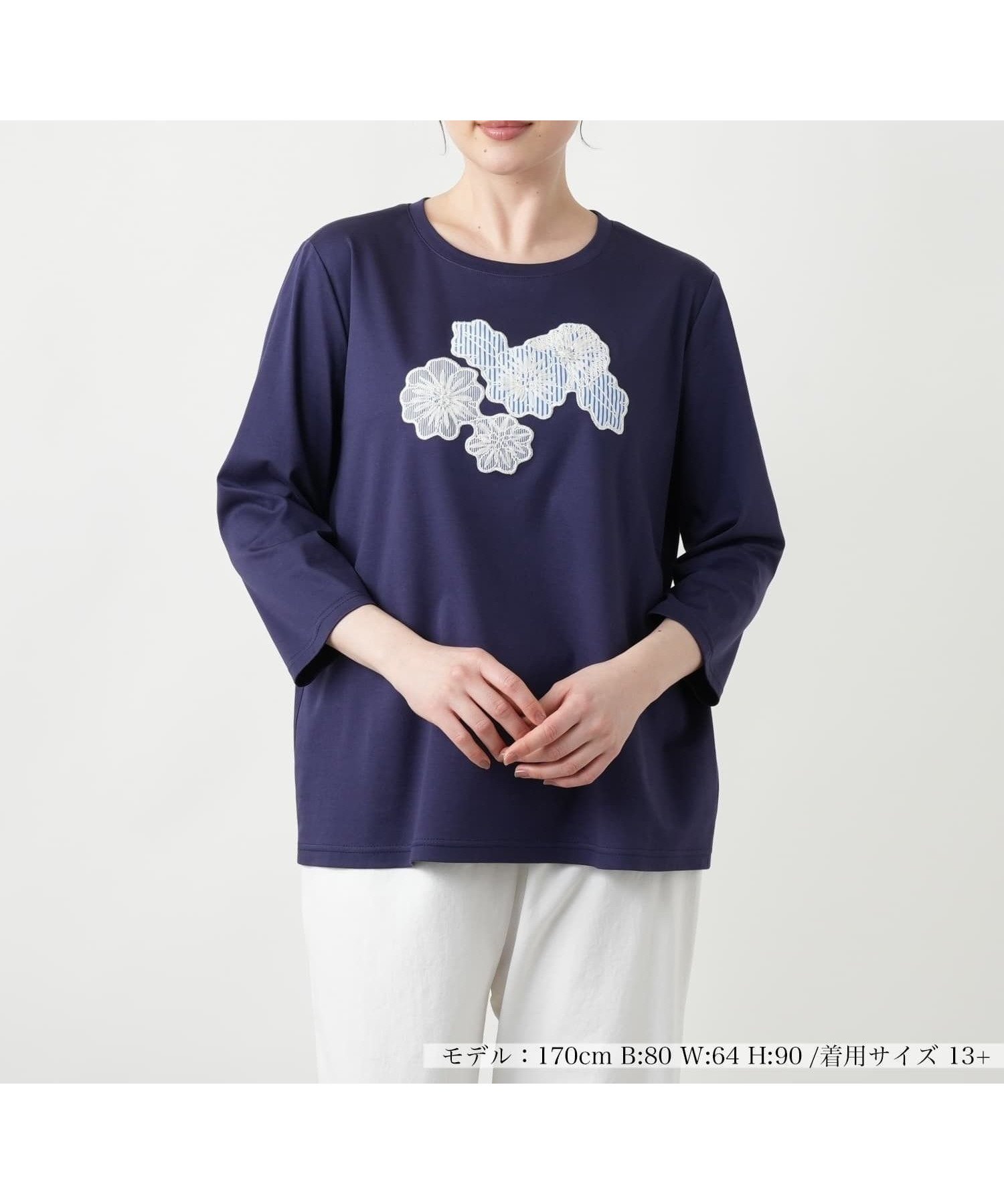 【レリアンプラスハウス/Leilian PLUS HOUSE】の【店頭人気】フラワーモチーフ七分袖カットソー インテリア・キッズ・メンズ・レディースファッション・服の通販 founy(ファウニー) 　ファッション　Fashion　レディースファッション　Fashion for Women　トップス・カットソー　Cut & Sew Tops　カットソー・ベーシックTシャツ　Cut-and-Sewn Tops / Stretch Tees & Basics　花柄・フラワープリント・モチーフ　Floral Prints & Motifs / Flower Pattern Tops　ウォッシャブル　Machine Washable　カットソー　Cut and Sewn Top　カーディガン　Cardigan, Knitwear　シンプル　Simple, Minimal　ジャケット　Jacket, Outerwear　ストライプ　Stripe, Striped Pattern　バランス　Balance, Style Balance　ビジュー　Bijou, Jewel-like Accent　フィット　Fit, Slim Fit　フラワー　Flower, Floral　ポケット　Pocket, Pocket Detail　モチーフ　Motif, Design Theme　人気　Popular, Best Seller　夏　Summer　ネイビー系|ID: prp329100004985552 ipo3291000000037345412
