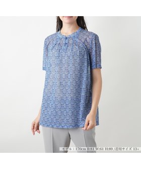 【レリアンプラスハウス/Leilian PLUS HOUSE】の幾何学柄スタンドカラーカットソー【ROCHAS Premiere】【ERICA】 大人の最旬トレンドファッション＆コーディネート founy(ファウニー) ファッション Fashion レディースファッション Fashion for Women トップス・カットソー Cut & Sew Tops カットソー・ベーシックTシャツ Cut-and-Sewn Tops / Stretch Tees & Basics ウォッシャブル Machine Washable ギャザー Gathered, Ruffled スタンド Stand Collar, Upright Stand パターン Pattern, Design Print フェミニン Feminine, Girly フロント Front, Front Design ポケット Pocket, Pocket Detail モダン Modern, Contemporary ループ Loop, Loop Knit エレガント 上品 Elegant 夏 Summer |ID:prp329100004985562
