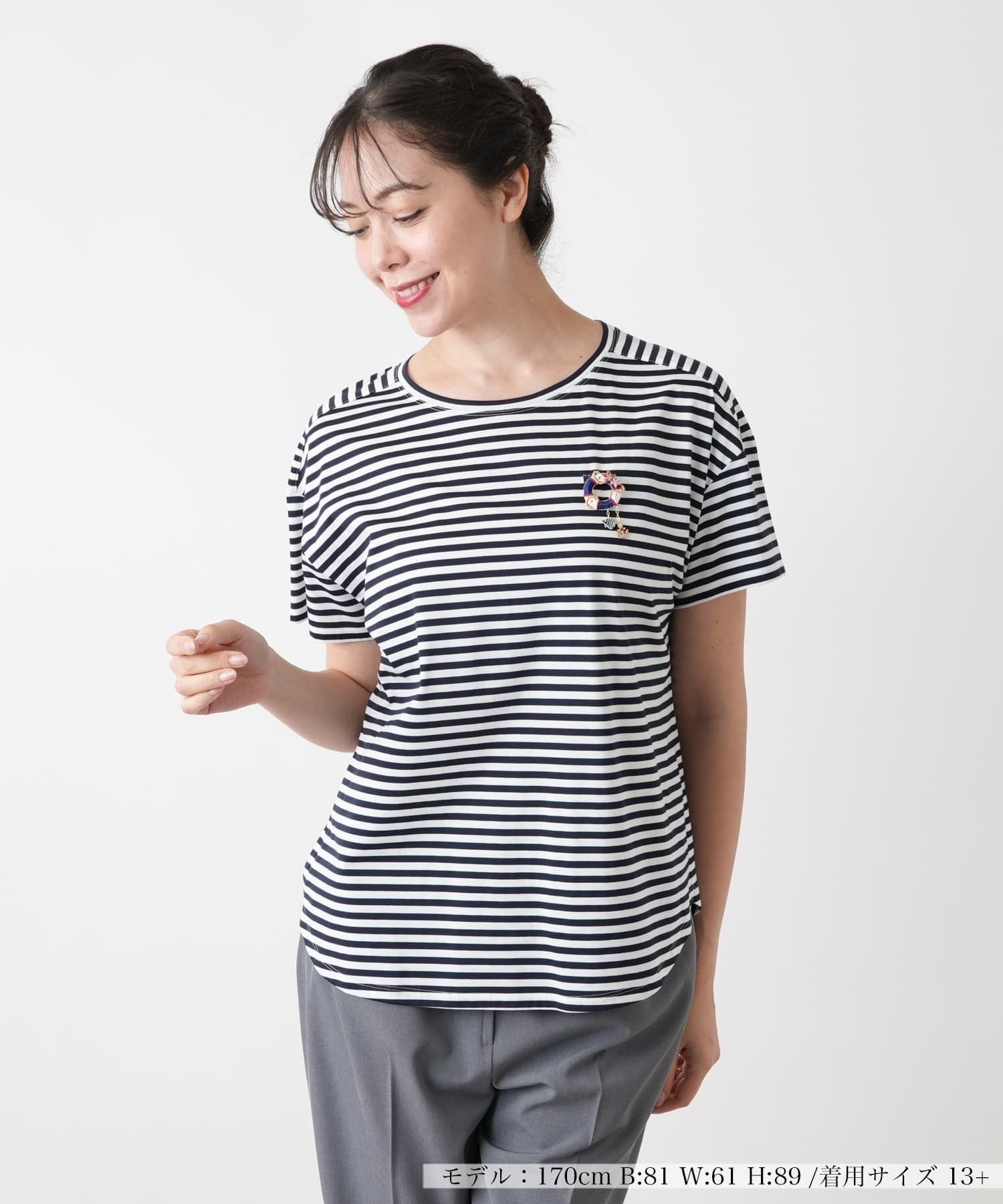 【レリアンプラスハウス/Leilian PLUS HOUSE】のボーダーカットソー インテリア・キッズ・メンズ・レディースファッション・服の通販 founy(ファウニー) 　ファッション　Fashion　レディースファッション　Fashion for Women　トップス・カットソー　Cut & Sew Tops　カットソー・ベーシックTシャツ　Cut-and-Sewn Tops / Stretch Tees & Basics　ウォッシャブル　Machine Washable　ジャケット　Jacket, Outerwear　ブローチ　Brooch, Pin Brooch　ポケット　Pocket, Pocket Detail　モチーフ　Motif, Design Theme　ラウンド　Round, Round Neck　夏　Summer　定番　Standard, Basic Item　ネイビー|ID: prp329100004985569 ipo3291000000037345528