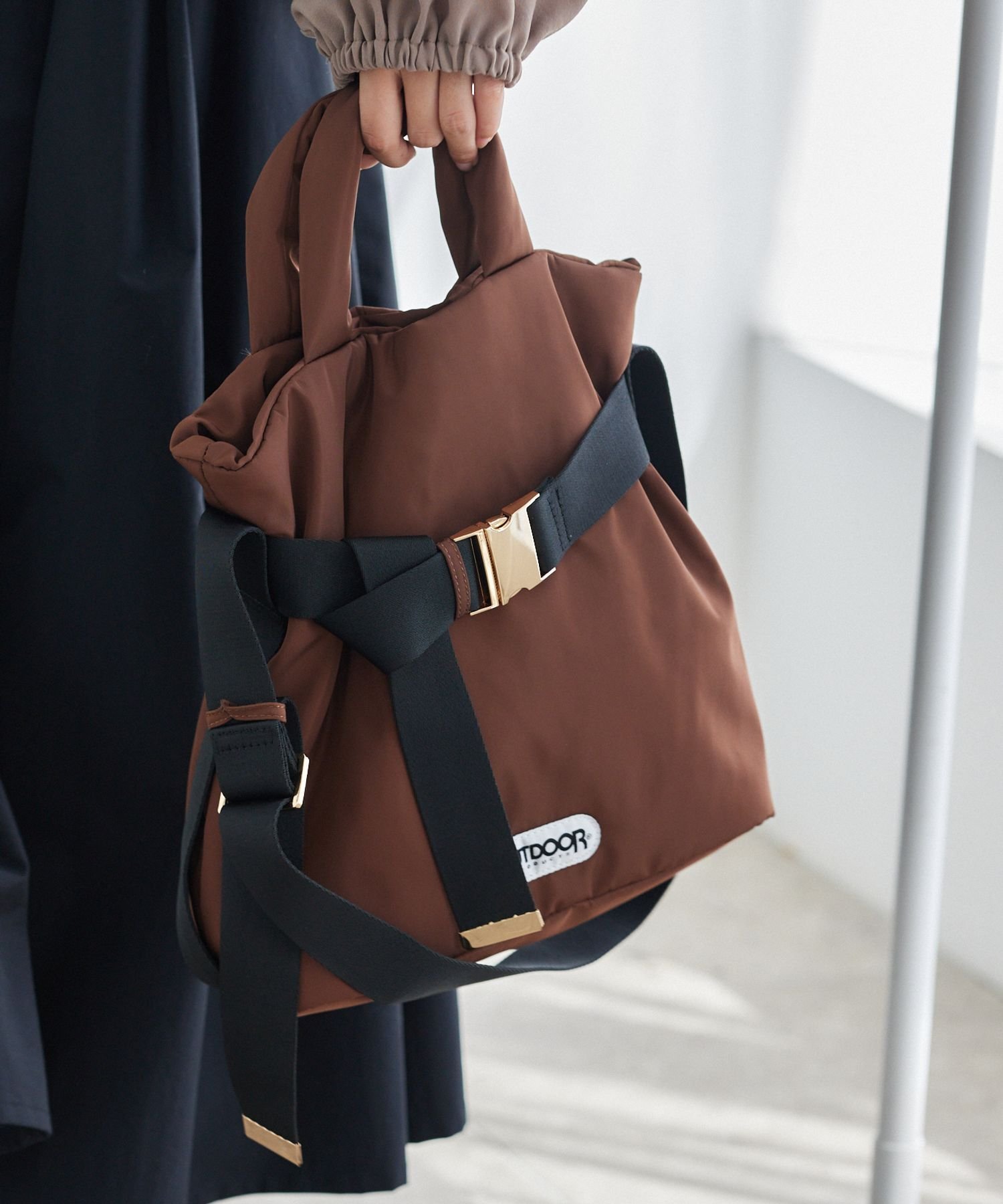 【バンヤードストーム/BARNYARDSTORM】のOUTDOORPRODUCTS / 中綿トート【WEB限定カラー】 インテリア・キッズ・メンズ・レディースファッション・服の通販 founy(ファウニー) 　ファッション　Fashion　レディースファッション　Fashion for Women　バッグ　Bags　アウトドア　Outdoor Clothing　巾着　Drawstring Bag, Kinchaku　ショルダー　Shoulder, Shoulder Strap　ジップ　Zip, Zipper　財布　Wallet, Purse　時計　Watch, Wristwatch　人気　Popular, Best Seller　ポケット　Pocket, Pocket Detail　別注　Limited Edition, Custom Order　ブラウン×ブラック|ID: prp329100004985642 ipo3291000000037345922