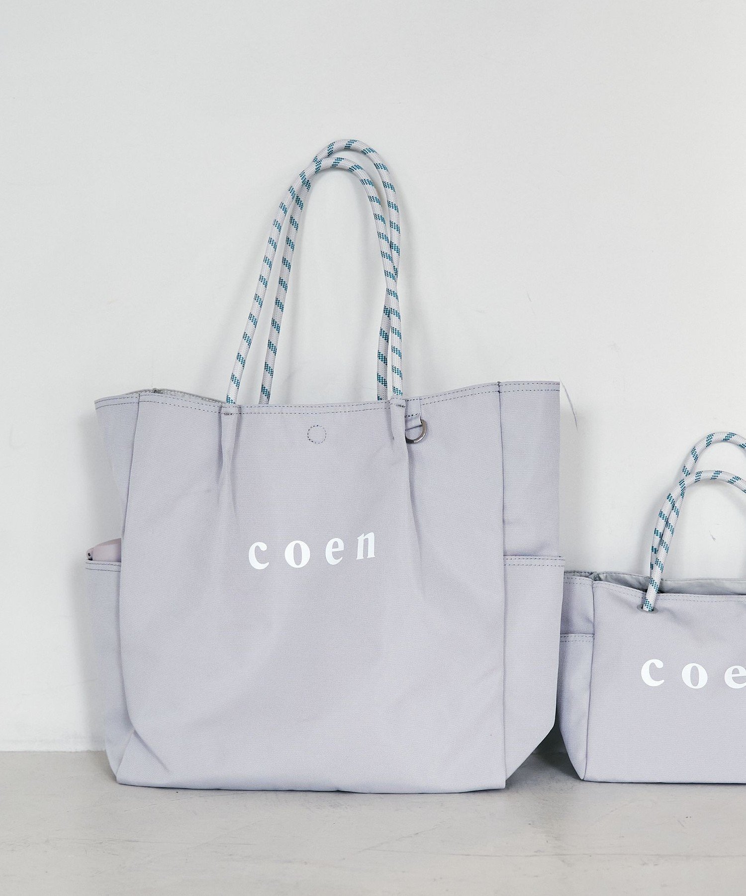 【コーエン/COEN】の【再入荷・新色登場】 coen(コーエン) ロゴ ポリキャンバストートバッグ(Lサイズ) インテリア・キッズ・メンズ・レディースファッション・服の通販 founy(ファウニー) 　ファッション　Fashion　レディースファッション　Fashion for Women　バッグ　Bags　2026年　2026　2026春夏・S/S　Spring/Summer 2026 SS26　アウトドア　Outdoor Clothing　フィット　Fit, Slim Fit　ポケット　Pocket, Pocket Detail　再入荷　Restock / Back in Stock　旅行　Travel　MD.GRAY|ID: prp329100004985652 ipo3291000000037345982