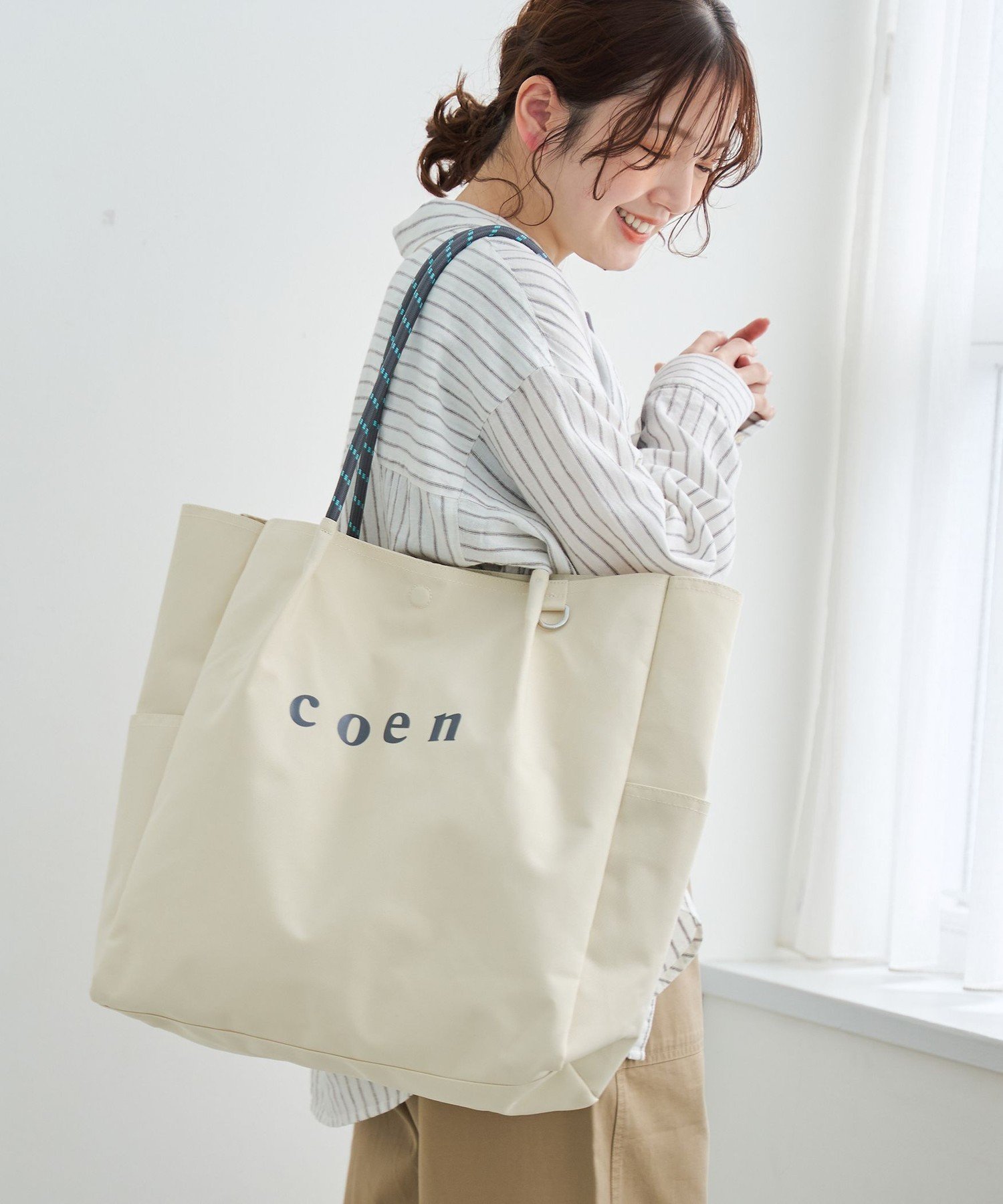 【コーエン/COEN】の【再入荷・新色登場】 coen(コーエン) ロゴ ポリキャンバストートバッグ(Lサイズ) インテリア・キッズ・メンズ・レディースファッション・服の通販 founy(ファウニー) 　ファッション　Fashion　レディースファッション　Fashion for Women　バッグ　Bags　2026年　2026　2026春夏・S/S　Spring/Summer 2026 SS26　アウトドア　Outdoor Clothing　フィット　Fit, Slim Fit　ポケット　Pocket, Pocket Detail　再入荷　Restock / Back in Stock　旅行　Travel　OFF WHITE|ID: prp329100004985652 ipo3291000000037345983