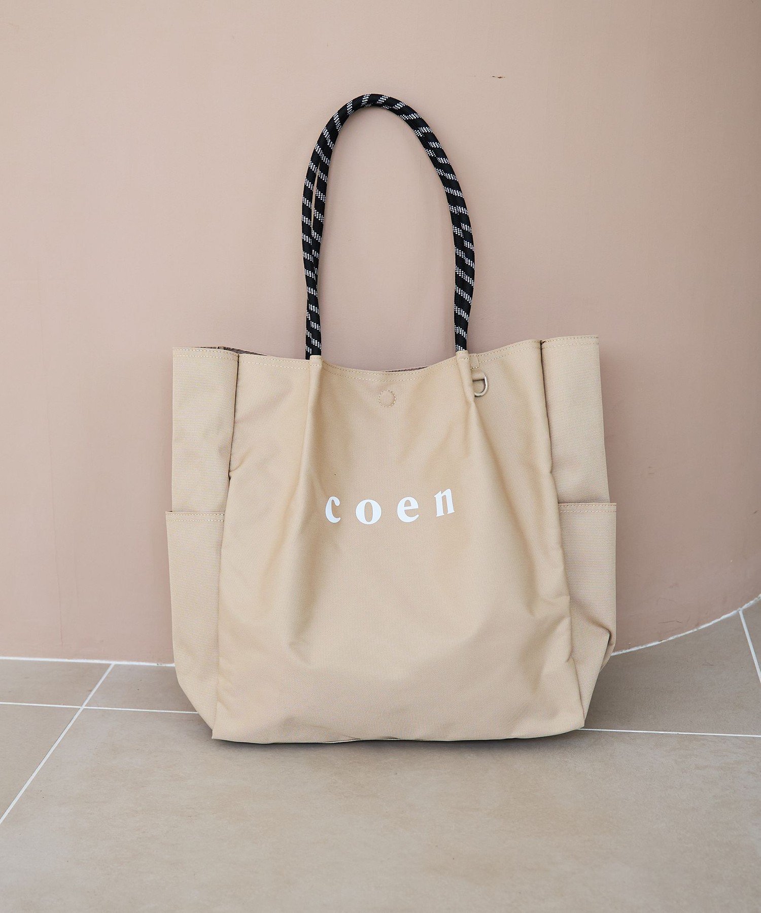 【コーエン/COEN】の【再入荷・新色登場】 coen(コーエン) ロゴ ポリキャンバストートバッグ(Lサイズ) インテリア・キッズ・メンズ・レディースファッション・服の通販 founy(ファウニー) 　ファッション　Fashion　レディースファッション　Fashion for Women　バッグ　Bags　2026年　2026　2026春夏・S/S　Spring/Summer 2026 SS26　アウトドア　Outdoor Clothing　フィット　Fit, Slim Fit　ポケット　Pocket, Pocket Detail　再入荷　Restock / Back in Stock　旅行　Travel　BEIGE|ID: prp329100004985652 ipo3291000000037345985