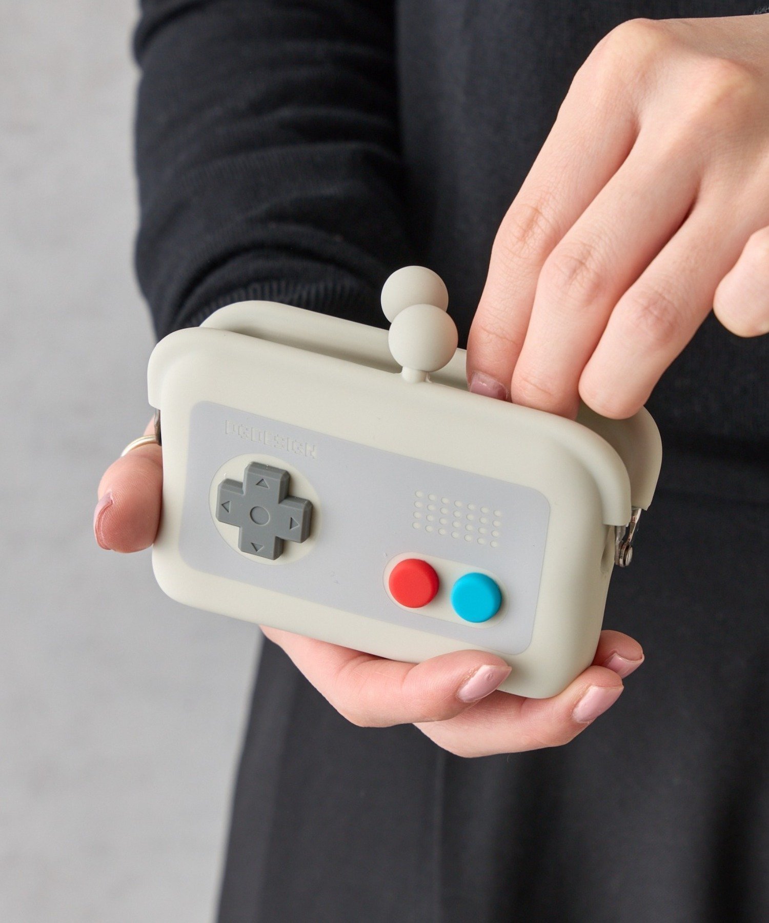 【バースデイバー/BIRTHDAY BAR】のDO-MO CONTROLLER コントローラー型のポーチ 大人の最旬トレンドファッション＆コーディネート founy(ファウニー) 　ファッション　Fashion　レディースファッション　Fashion for Women　ポーチ&ミニバッグ　Pouches & Mini Bags　シリコン　Silicone, Silicone Material　ポーチ　Pouch, Small Case　財布　Wallet, Purse　 other-1|ID: prp329100004985685 ipo3291000000037346150