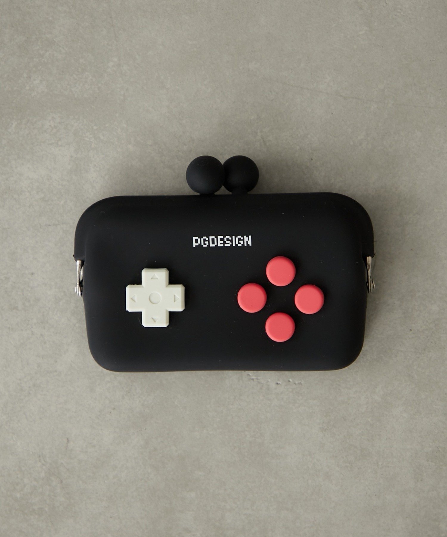 【バースデイバー/BIRTHDAY BAR】のDO-MO CONTROLLER コントローラー型のポーチ インテリア・キッズ・メンズ・レディースファッション・服の通販 founy(ファウニー) 　ファッション　Fashion　レディースファッション　Fashion for Women　ポーチ&ミニバッグ　Pouches & Mini Bags　シリコン　Silicone, Silicone Material　ポーチ　Pouch, Small Case　財布　Wallet, Purse　ブラック|ID: prp329100004985685 ipo3291000000037346153