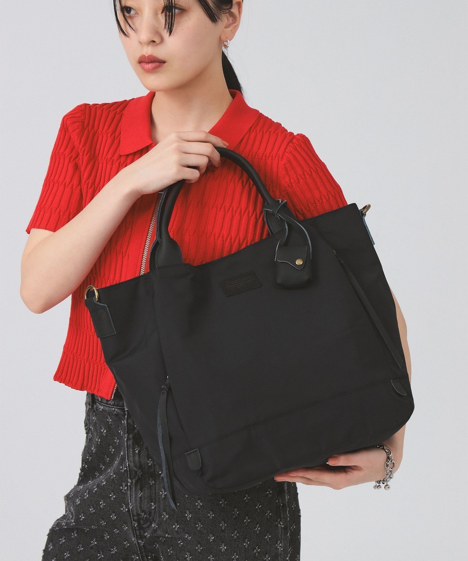 【ビームス ウイメン/BEAMS】の【A4サイズ対応】toleur / ポリエステル 2way トートバッグ 通勤 通学 ショルダー 新生活 母の日 インテリア・キッズ・メンズ・レディースファッション・服の通販 founy(ファウニー) 　ファッション　Fashion　レディースファッション　Fashion for Women　バッグ　Bags　おすすめ　Recommended / Our Picks　ショルダー　Shoulder, Shoulder Strap　デニム　Denim, Jeans Material　ラップ　Wrap, Wrap Design　リネン　Linen, Linen Fabric　エレガント 上品　Elegant　人気　Popular, Best Seller　定番　Standard, Basic Item　旅行　Travel　ビジネス 仕事 通勤　Business / Work / Commuting　BLACK|ID: prp329100004985982 ipo3291000000037347874