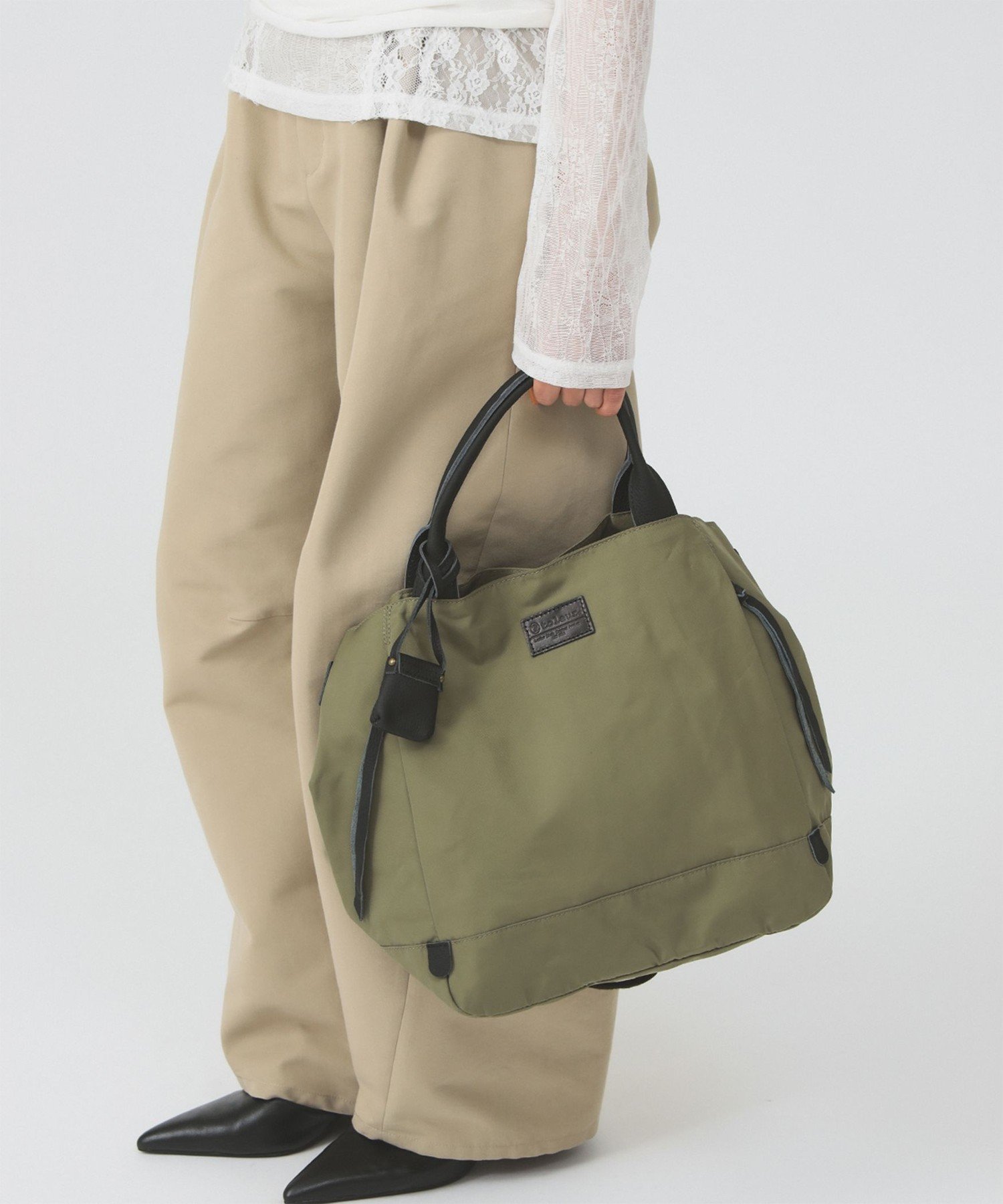 【ビームス ウイメン/BEAMS】の【A4サイズ対応】toleur / ポリエステル 2way トートバッグ 通勤 通学 ショルダー 新生活 母の日 インテリア・キッズ・メンズ・レディースファッション・服の通販 founy(ファウニー) 　ファッション　Fashion　レディースファッション　Fashion for Women　バッグ　Bags　おすすめ　Recommended / Our Picks　ショルダー　Shoulder, Shoulder Strap　デニム　Denim, Jeans Material　ラップ　Wrap, Wrap Design　リネン　Linen, Linen Fabric　エレガント 上品　Elegant　人気　Popular, Best Seller　定番　Standard, Basic Item　旅行　Travel　ビジネス 仕事 通勤　Business / Work / Commuting　OLIVE|ID: prp329100004985982 ipo3291000000037347875