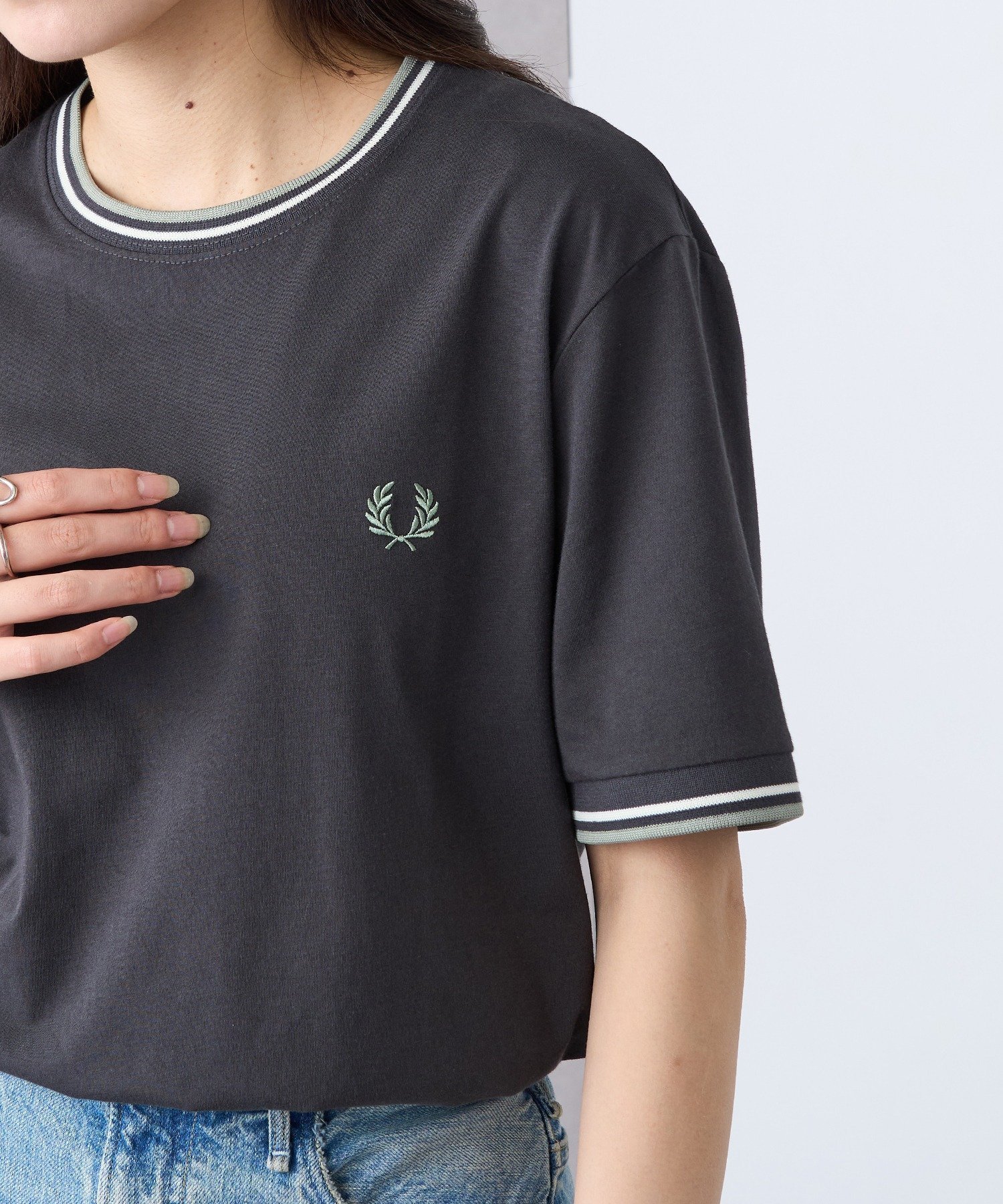 【カセットチャート/Cassette Chart】のFRED PERRY/TWIN TIPPED T-SHIRT M1588 フレッドペリー Tシャツ インテリア・キッズ・メンズ・レディースファッション・服の通販 founy(ファウニー) 　ファッション　Fashion　レディースファッション　Fashion for Women　トップス・カットソー　Cut & Sew Tops　シャツ・ブラウス・オフィスカジュアル　Elegant Blouses & Button-Ups　ロングTシャツ・Tシャツ　Longline T-Shirts & Tees　アクセサリー　Fashion Accessories　カーゴパンツ　Cargo Pants, Utility Pants　クラシック　Classic, Timeless Style　軽量　Lightweight, Ultra Light　サンダル　Sandals, Summer Shoes　シルバー　Silver, Metallic Silver　シンプル　Simple, Minimal　スニーカー　Sneakers, Trainers　スラックス　Slacks, Dress Pants　デニム　Denim, Jeans Material　トレンド　Trend, Trending Now　人気　Popular, Best Seller　ハーフ　Half, Half-Length　フィット　Fit, Slim Fit　フォーマル　Formal, Dressy　ボトム　Bottoms, Lower Wear　ポロシャツ　Polo Shirt, Collared Tee　モッズコート　Mods Coat, Military Parka　レギュラー　Regular, Standard Fit　ワンポイント　One Point, Statement Accent　おすすめ　Recommended / Our Picks　エレガント 上品　Elegant　C.GRY|ID: prp329100004986027 ipo3291000000037348050