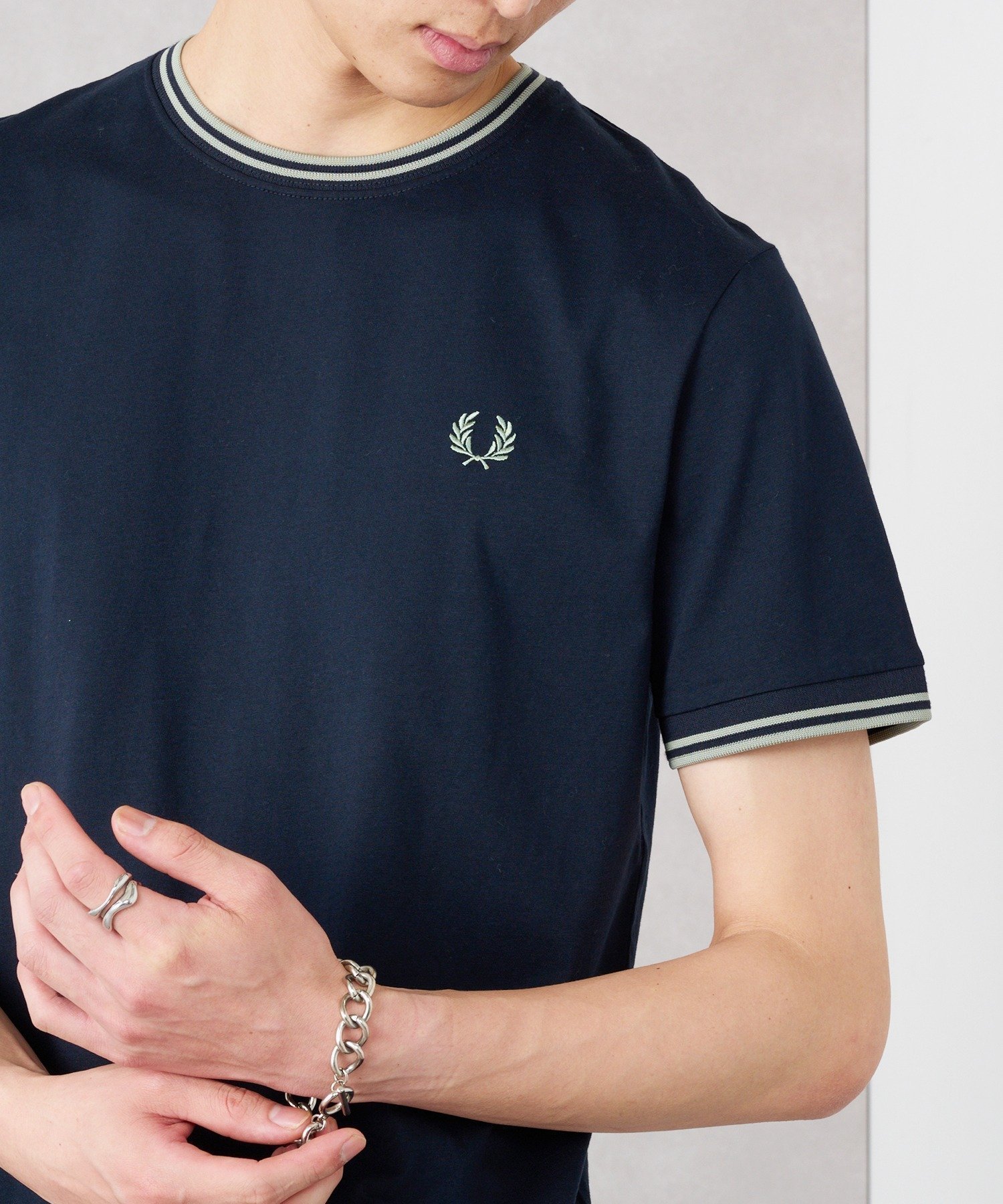 【カセットチャート/Cassette Chart】のFRED PERRY/TWIN TIPPED T-SHIRT M1588 フレッドペリー Tシャツ インテリア・キッズ・メンズ・レディースファッション・服の通販 founy(ファウニー) 　ファッション　Fashion　レディースファッション　Fashion for Women　トップス・カットソー　Cut & Sew Tops　シャツ・ブラウス・オフィスカジュアル　Elegant Blouses & Button-Ups　ロングTシャツ・Tシャツ　Longline T-Shirts & Tees　アクセサリー　Fashion Accessories　カーゴパンツ　Cargo Pants, Utility Pants　クラシック　Classic, Timeless Style　軽量　Lightweight, Ultra Light　サンダル　Sandals, Summer Shoes　シルバー　Silver, Metallic Silver　シンプル　Simple, Minimal　スニーカー　Sneakers, Trainers　スラックス　Slacks, Dress Pants　デニム　Denim, Jeans Material　トレンド　Trend, Trending Now　人気　Popular, Best Seller　ハーフ　Half, Half-Length　フィット　Fit, Slim Fit　フォーマル　Formal, Dressy　ボトム　Bottoms, Lower Wear　ポロシャツ　Polo Shirt, Collared Tee　モッズコート　Mods Coat, Military Parka　レギュラー　Regular, Standard Fit　ワンポイント　One Point, Statement Accent　おすすめ　Recommended / Our Picks　エレガント 上品　Elegant　NVY2|ID: prp329100004986027 ipo3291000000037348051