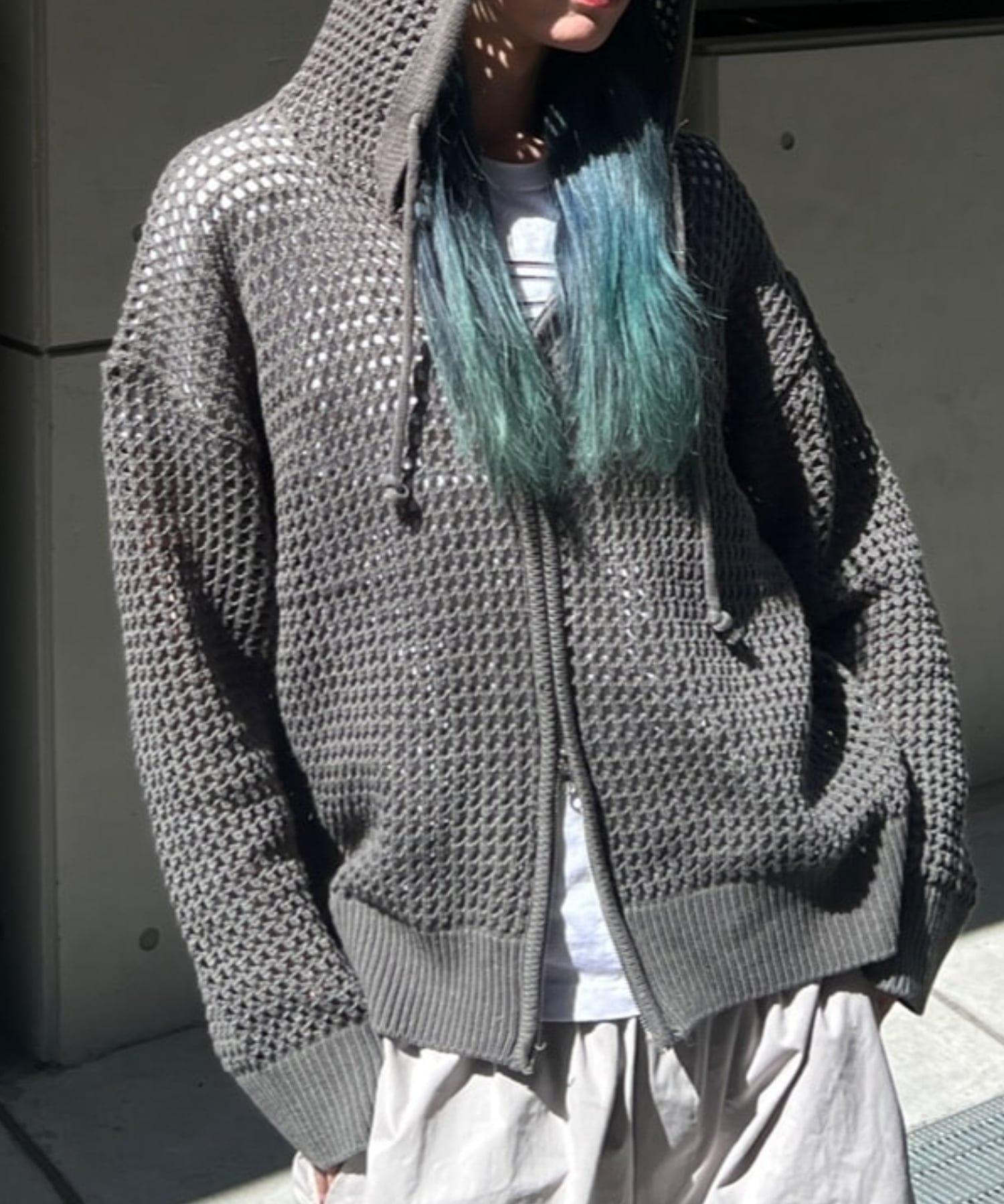 【ネバーマインドザエックスユー チカシツプラス/Never mind the XU Chikashitsu+】の【Chikashitsu +】mesh zip hoodie メッシュパーカー オーバーサイズ ジップパーカー インテリア・キッズ・メンズ・レディースファッション・服の通販 founy(ファウニー) 　ファッション　Fashion　レディースファッション　Fashion for Women　トップス・カットソー　Cut & Sew Tops　レディースパーカー・カジュアルフーディー　Casual Hoodies & Sweatshirts　インナー　Innerwear　春　Spring　カットソー　Cut and Sewn Top　カーディガン　Cardigan, Knitwear　軽量　Lightweight, Ultra Light　シンプル　Simple, Minimal　タンク　Tank Top, Sleeveless Top　トレンド　Trend, Trending Now　パーカー　Hoodie, Parka　メッシュ　Mesh, Net Fabric　リラックス　Relax, Relaxed Fit　S/S・春夏　SS, Spring/Summer, Warm Season　再入荷　Restock / Back in Stock　夏　Summer　チャコール|ID: prp329100004986033 ipo3291000000037348078