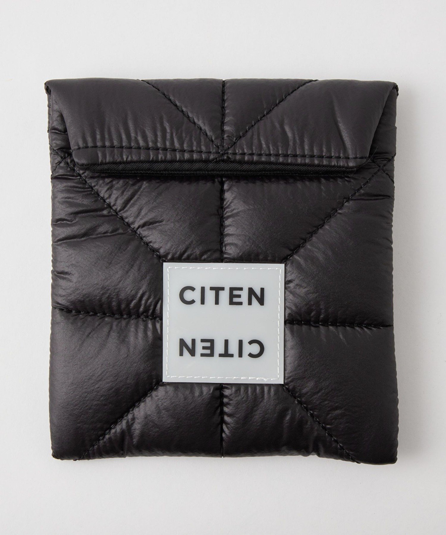 【シテン/CITEN】のCITEN パデッド ポーチ M インテリア・キッズ・メンズ・レディースファッション・服の通販 founy(ファウニー) 　ファッション　Fashion　レディースファッション　Fashion for Women　ポーチ&ミニバッグ　Pouches & Mini Bags　カラフル　Colorful Design　スクエア　Square, Square Shape　フィット　Fit, Slim Fit　ポーチ　Pouch, Small Case　A/W・秋冬　Autumn/Winter　おすすめ　Recommended / Our Picks　ギフト プレゼント　Gift / Present　BLACK|ID: prp329100004986098 ipo3291000000037348396