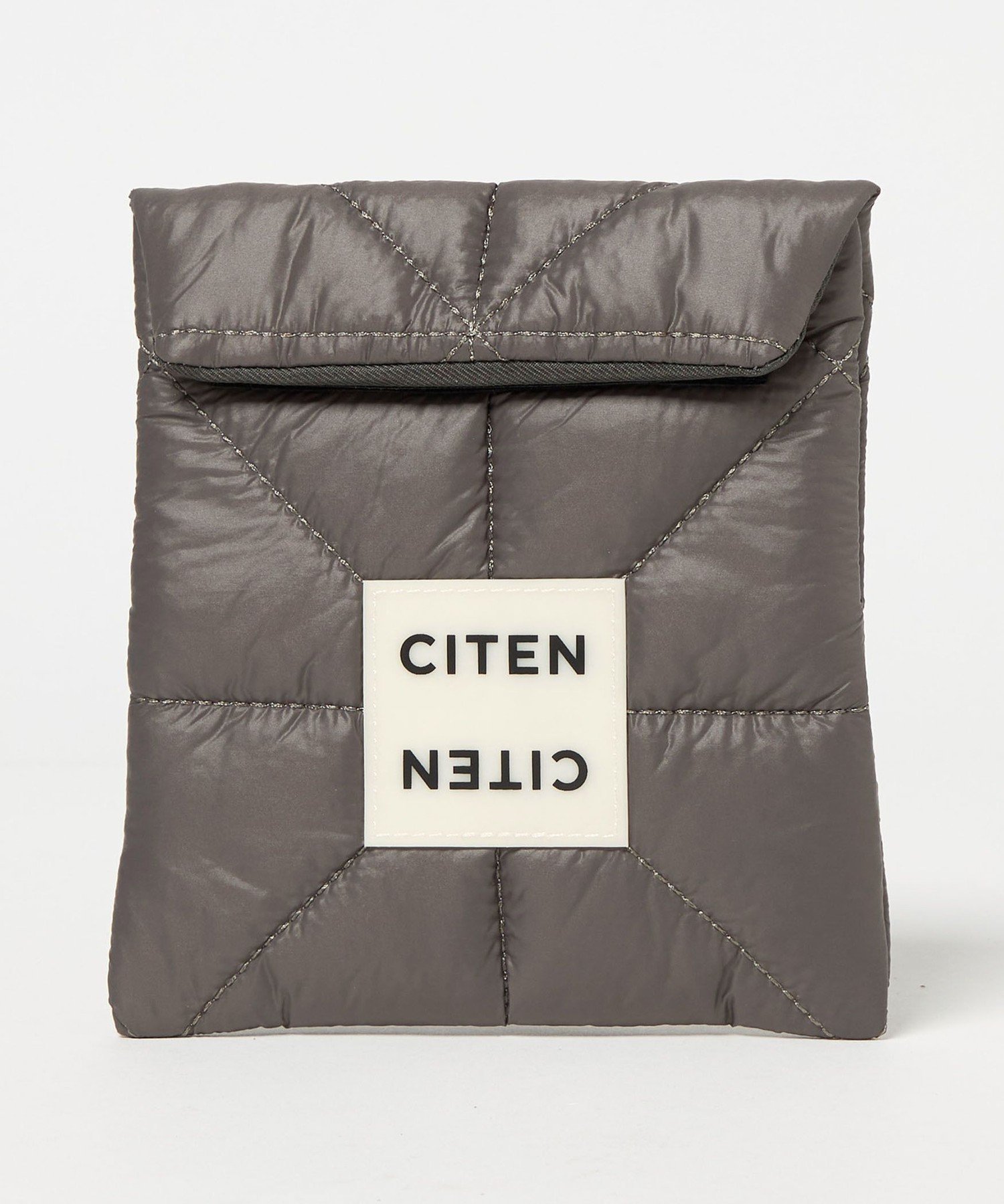【シテン/CITEN】のCITEN パデッド ポーチ M インテリア・キッズ・メンズ・レディースファッション・服の通販 founy(ファウニー) 　ファッション　Fashion　レディースファッション　Fashion for Women　ポーチ&ミニバッグ　Pouches & Mini Bags　カラフル　Colorful Design　スクエア　Square, Square Shape　フィット　Fit, Slim Fit　ポーチ　Pouch, Small Case　A/W・秋冬　Autumn/Winter　おすすめ　Recommended / Our Picks　ギフト プレゼント　Gift / Present　DK.GRAY|ID: prp329100004986098 ipo3291000000037348398